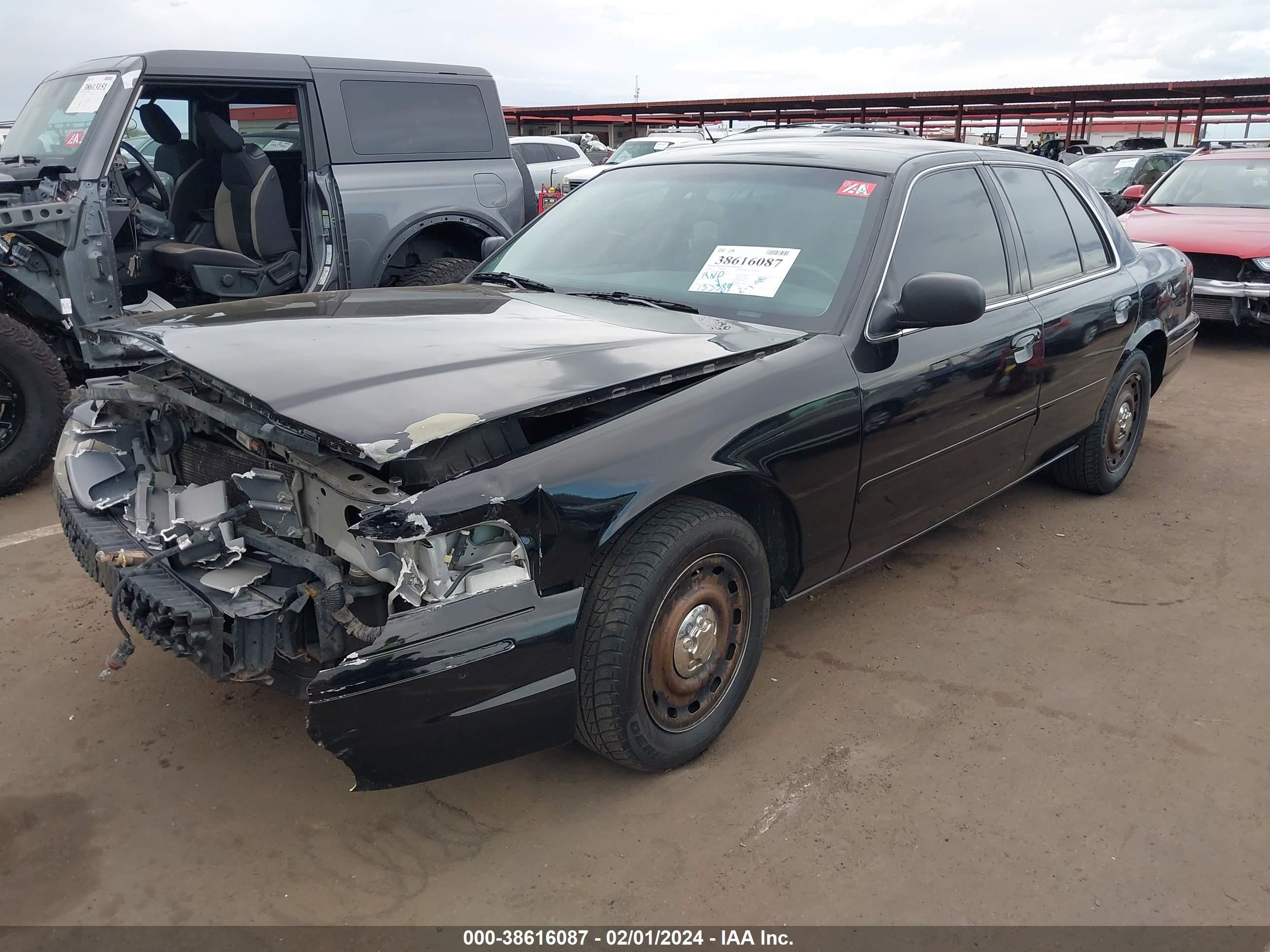 Photo 1 VIN: 2FAHP71W34X152121 - FORD CROWN VICTORIA 