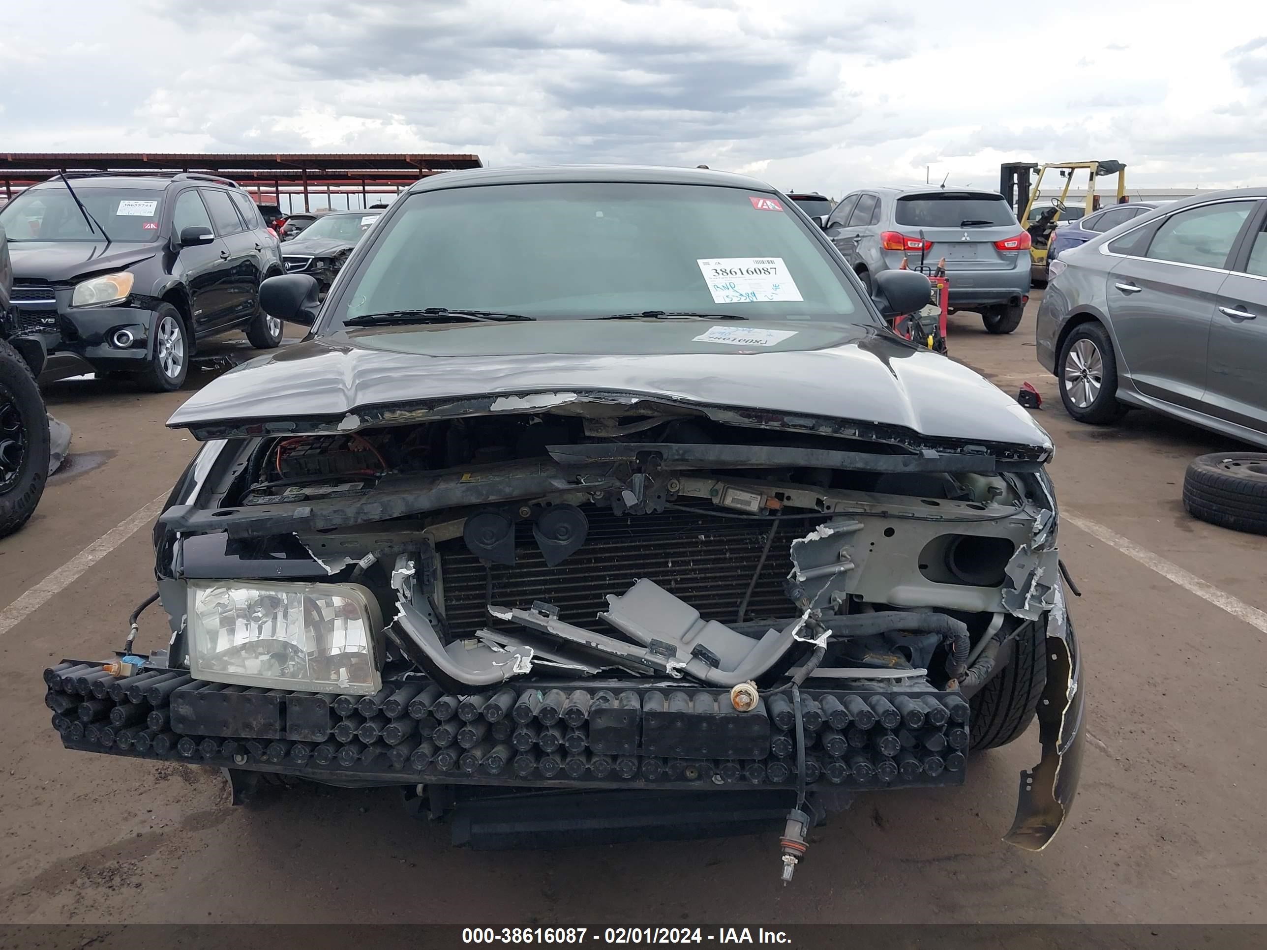 Photo 12 VIN: 2FAHP71W34X152121 - FORD CROWN VICTORIA 