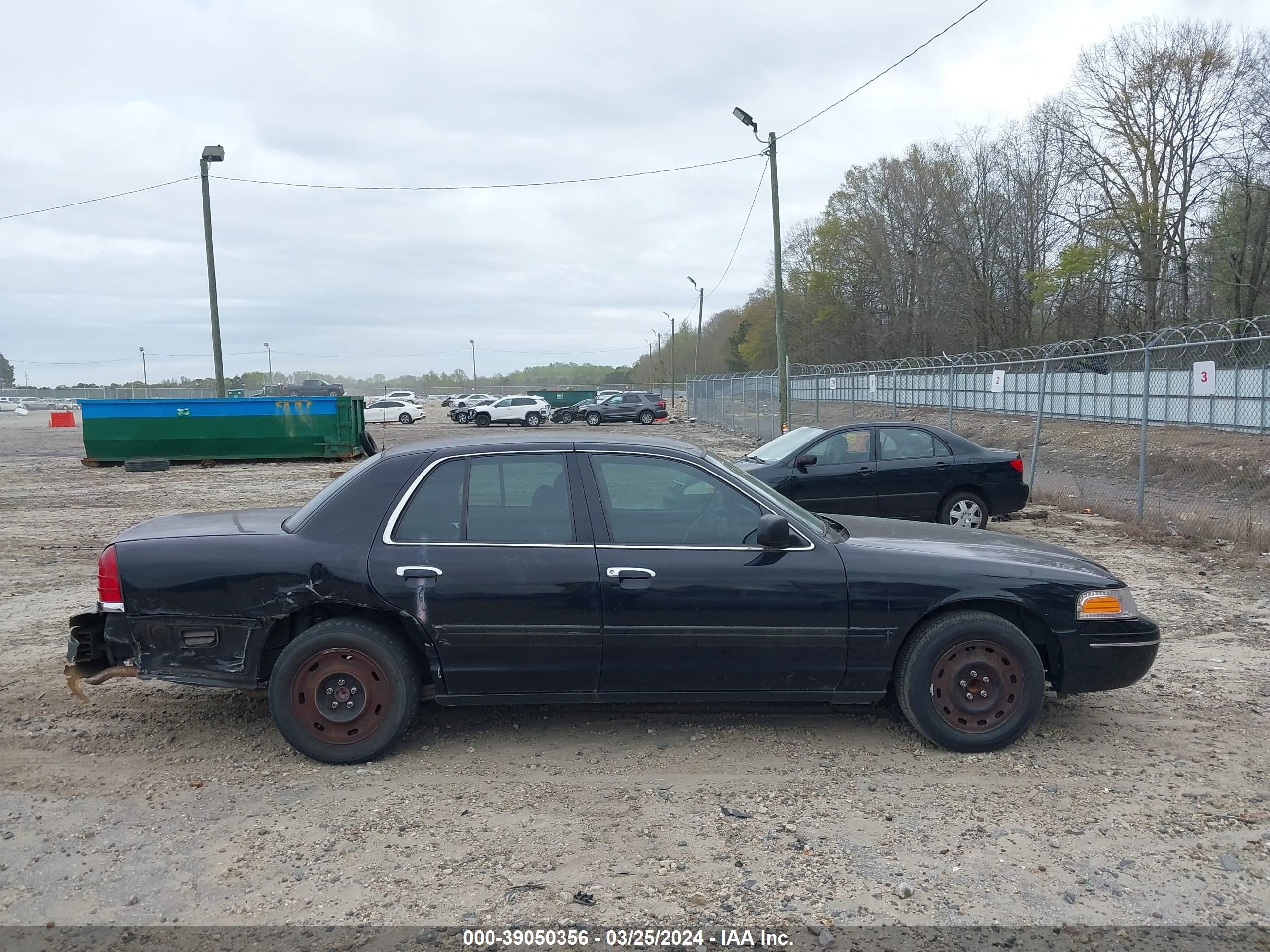 Photo 12 VIN: 2FAHP71W43X173512 - FORD CROWN VICTORIA 