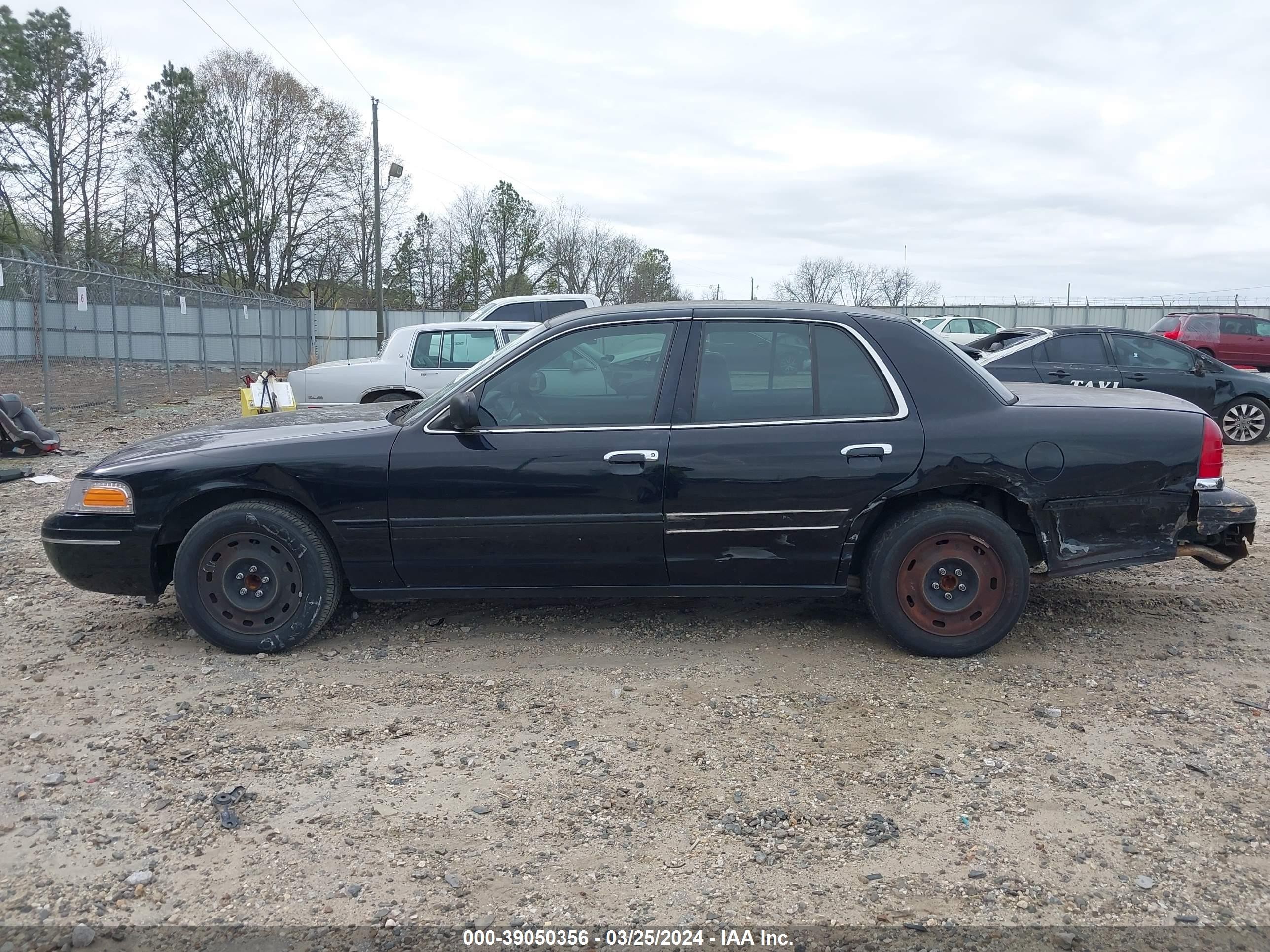 Photo 5 VIN: 2FAHP71W43X173512 - FORD CROWN VICTORIA 