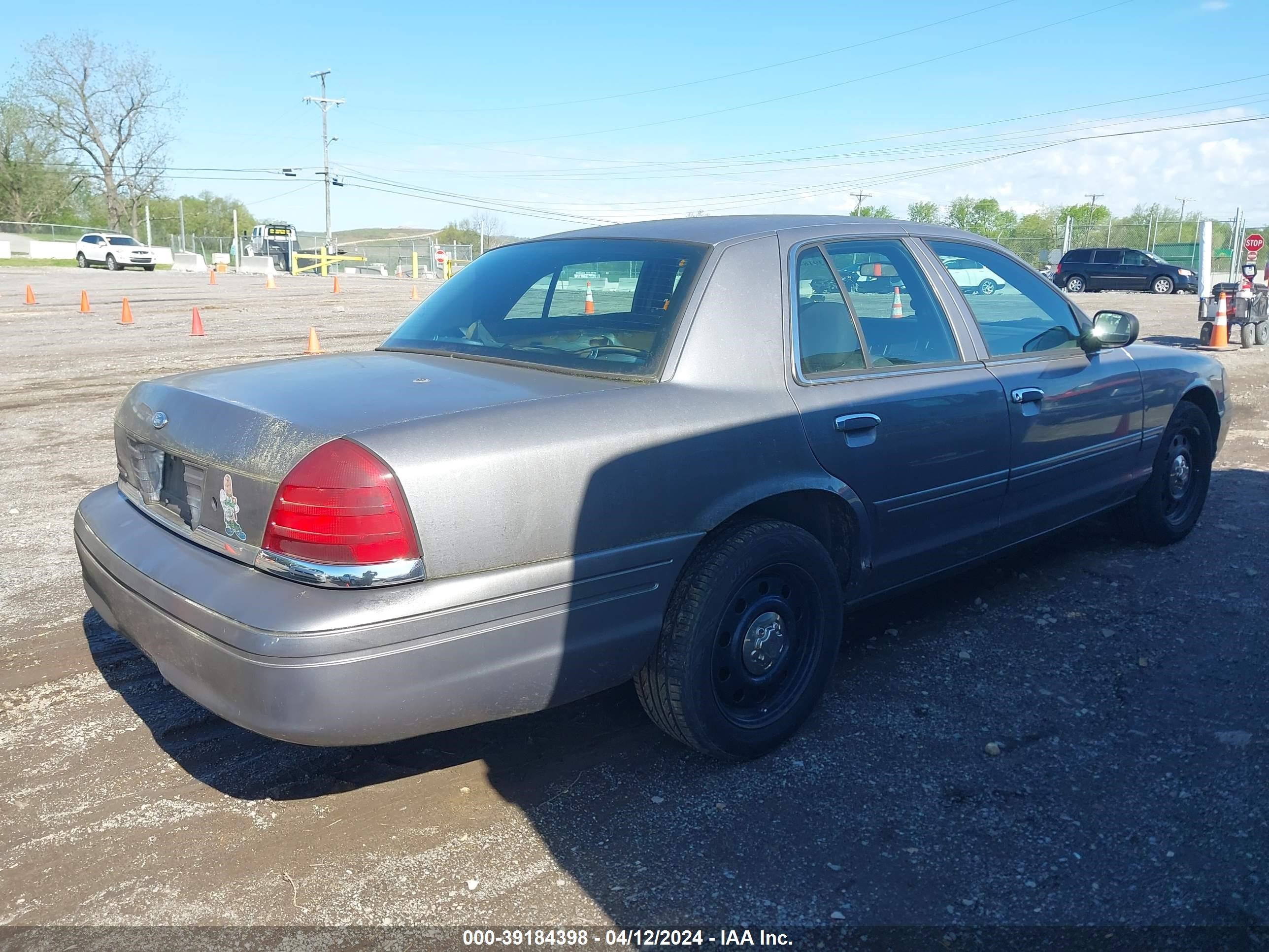 Photo 3 VIN: 2FAHP71W66X149149 - FORD CROWN VICTORIA 