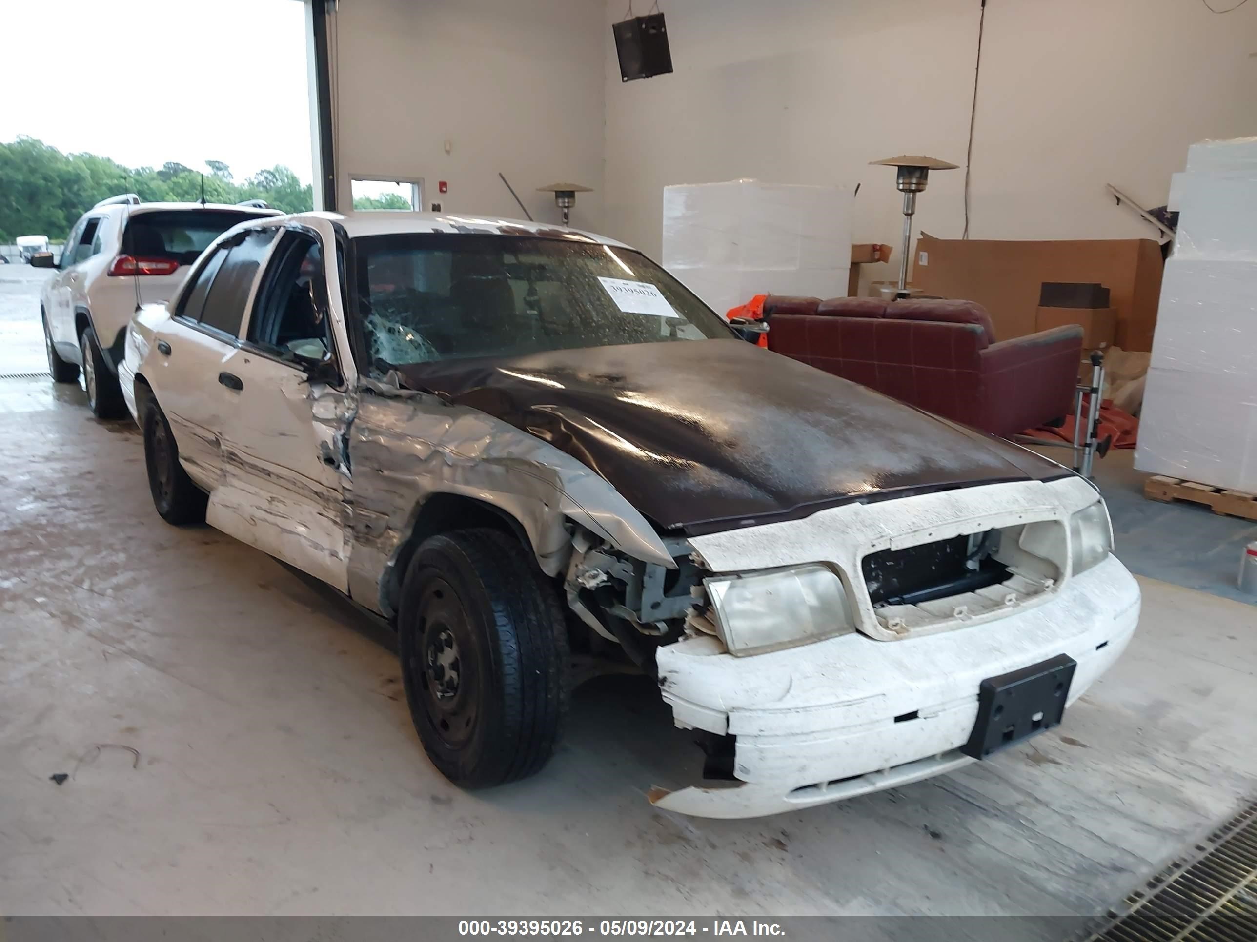 Photo 0 VIN: 2FAHP71W75X122962 - FORD CROWN VICTORIA 