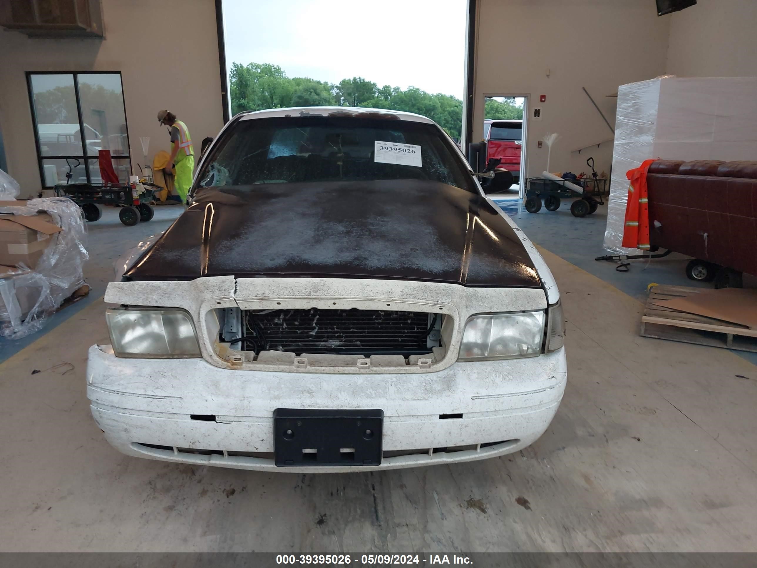 Photo 11 VIN: 2FAHP71W75X122962 - FORD CROWN VICTORIA 