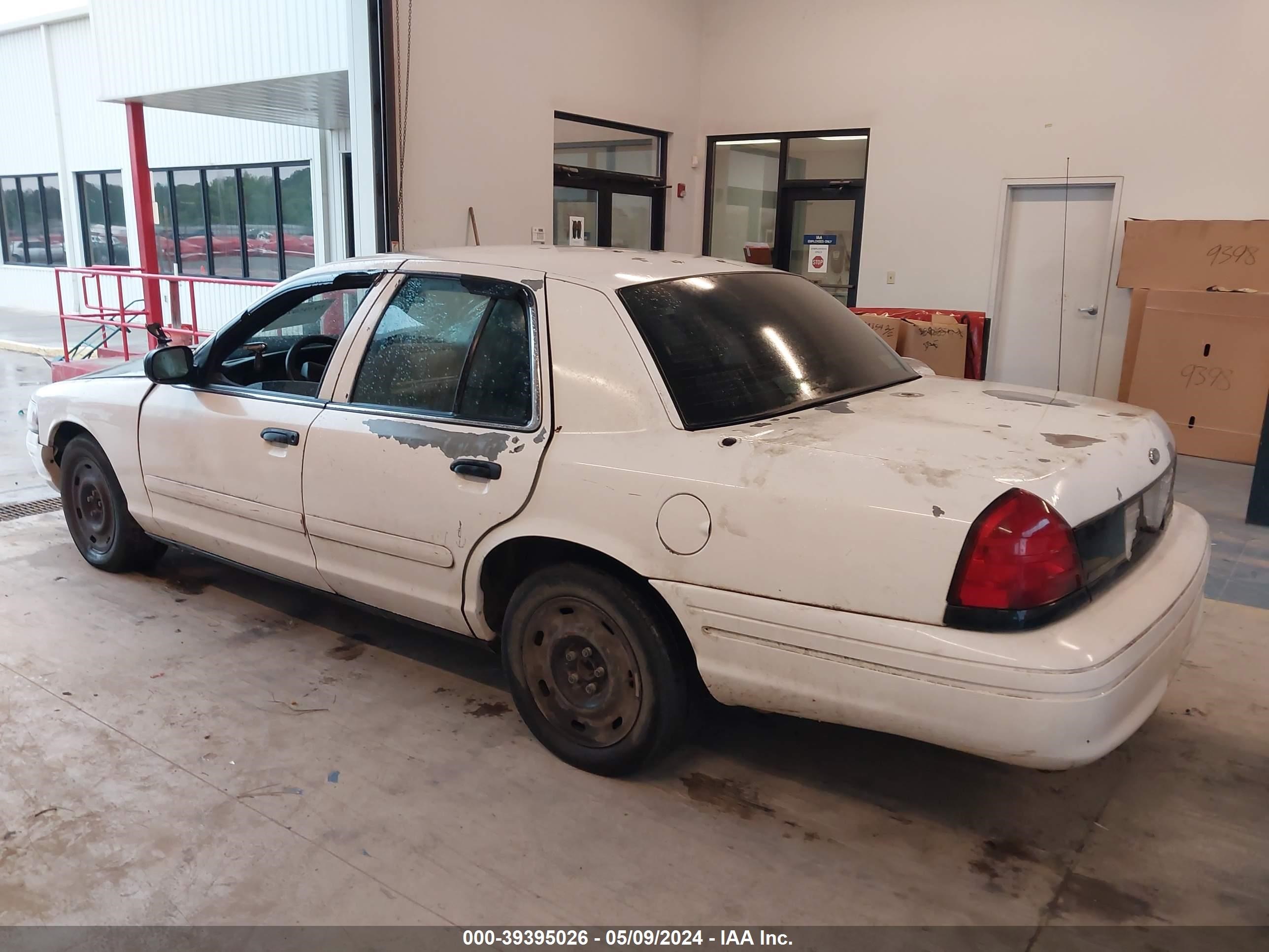 Photo 2 VIN: 2FAHP71W75X122962 - FORD CROWN VICTORIA 