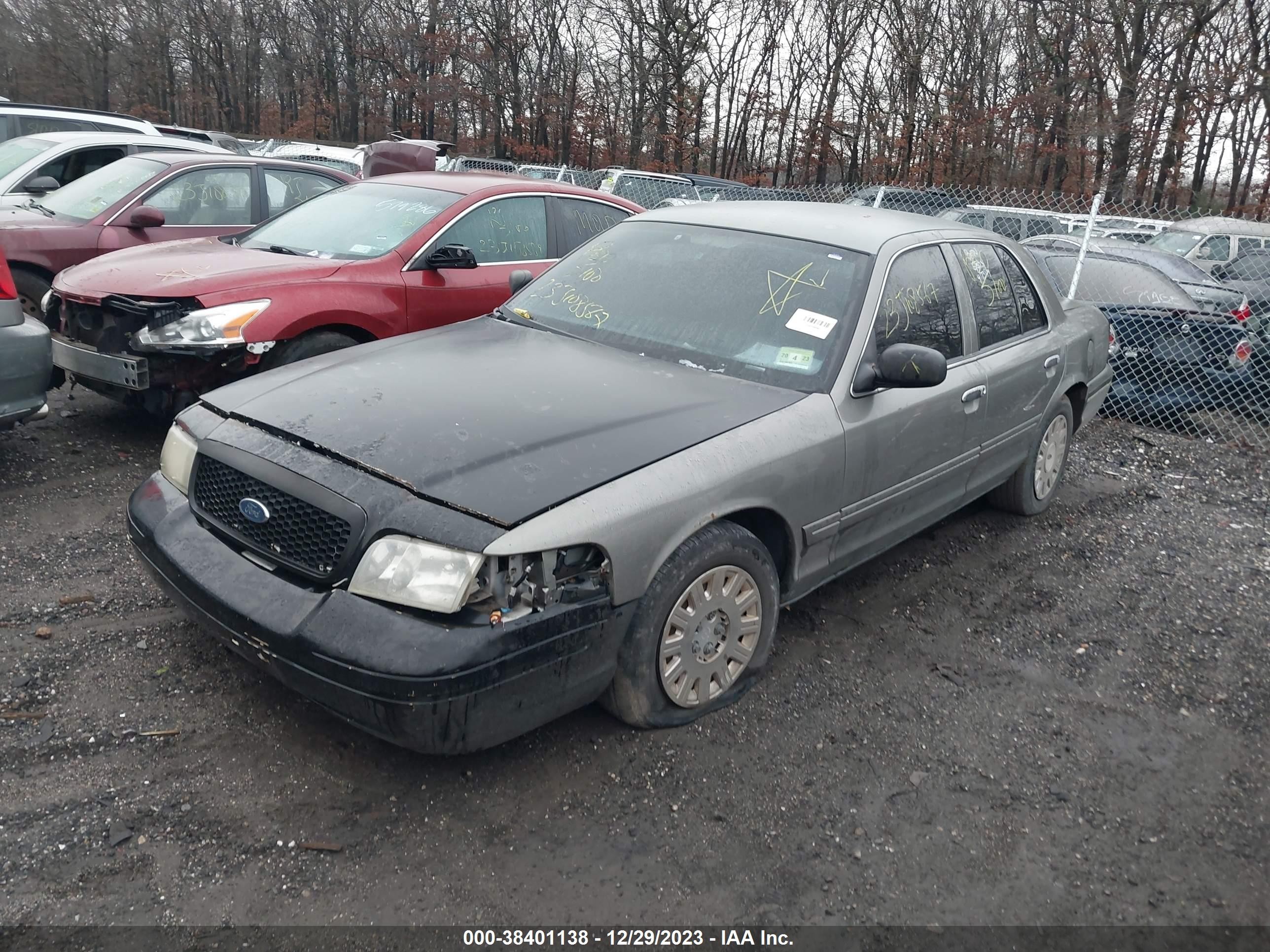 Photo 1 VIN: 2FAHP71W83X173464 - FORD CROWN VICTORIA 