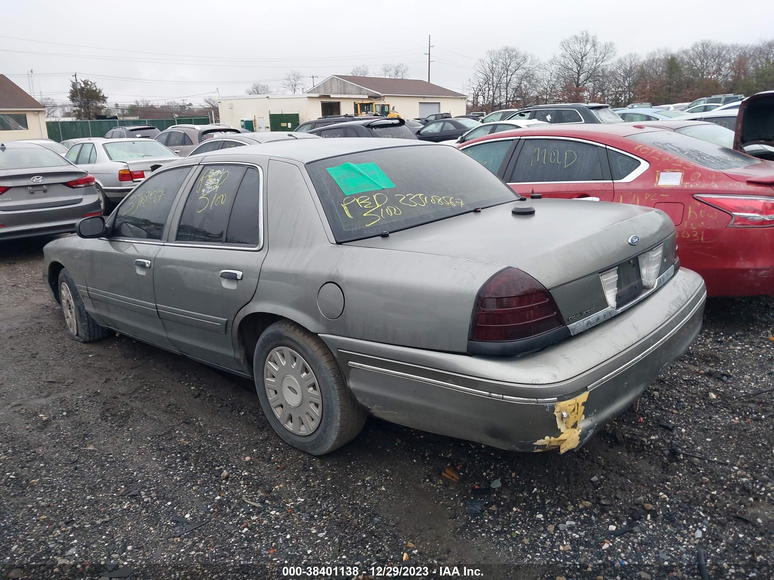 Photo 2 VIN: 2FAHP71W83X173464 - FORD CROWN VICTORIA 