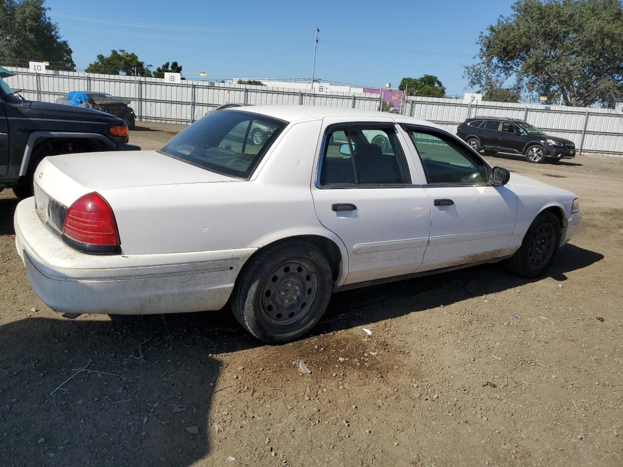 Photo 2 VIN: 2FAHP71W86X114421 - FORD CROWN VICTORIA 