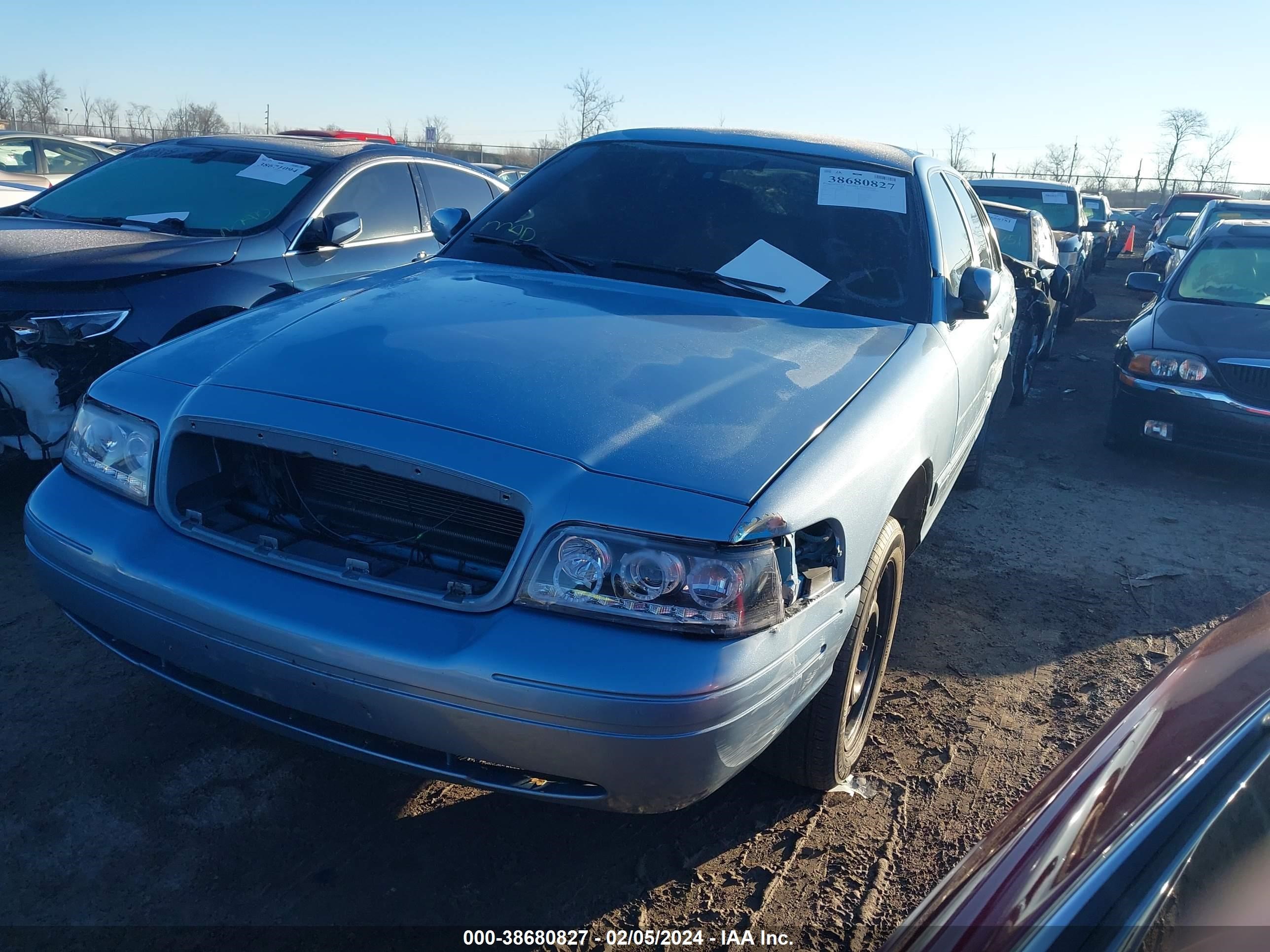 Photo 1 VIN: 2FAHP71W87X163071 - FORD CROWN VICTORIA 