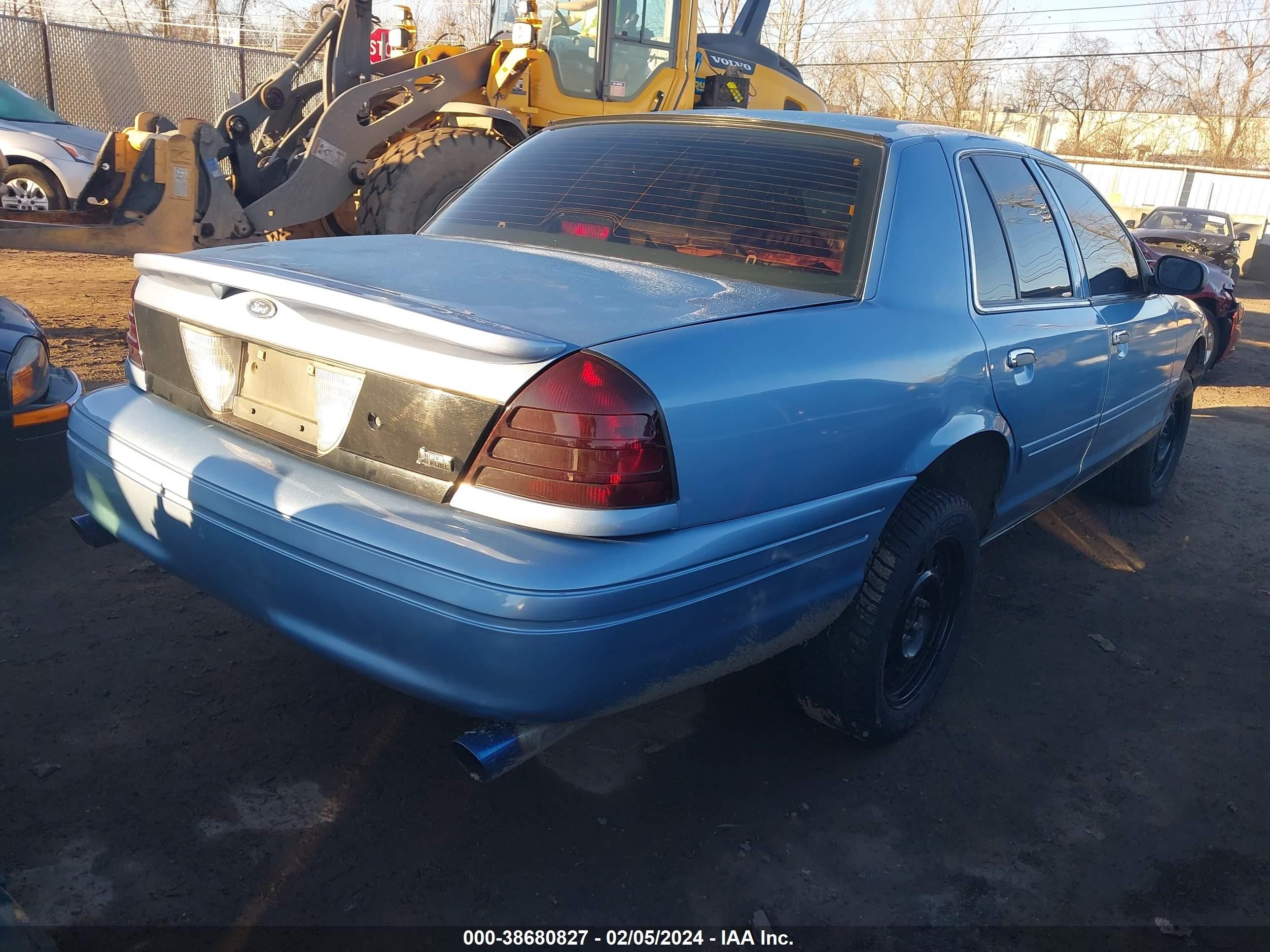 Photo 3 VIN: 2FAHP71W87X163071 - FORD CROWN VICTORIA 