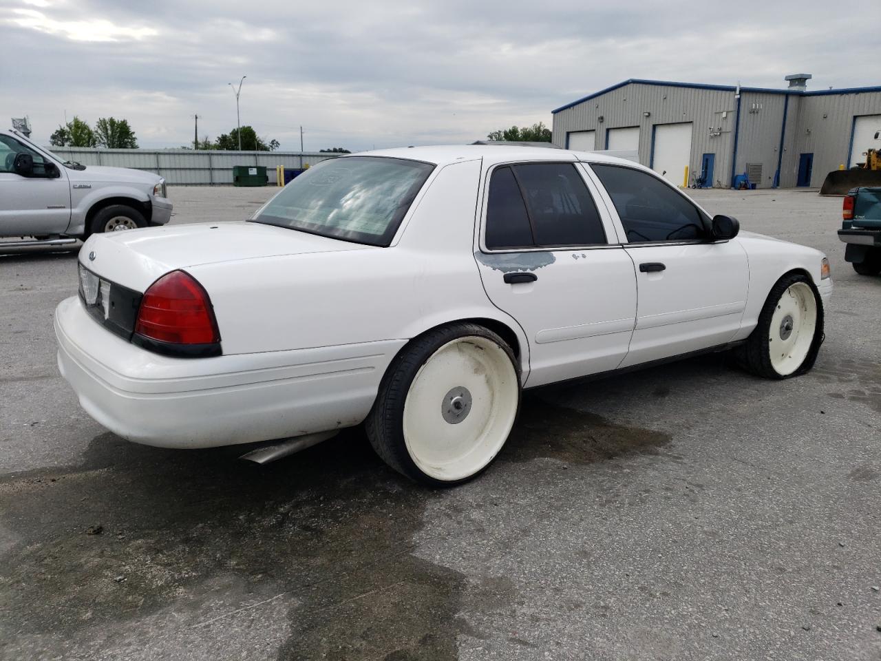 Photo 2 VIN: 2FAHP71W97X105177 - FORD CROWN VICTORIA 