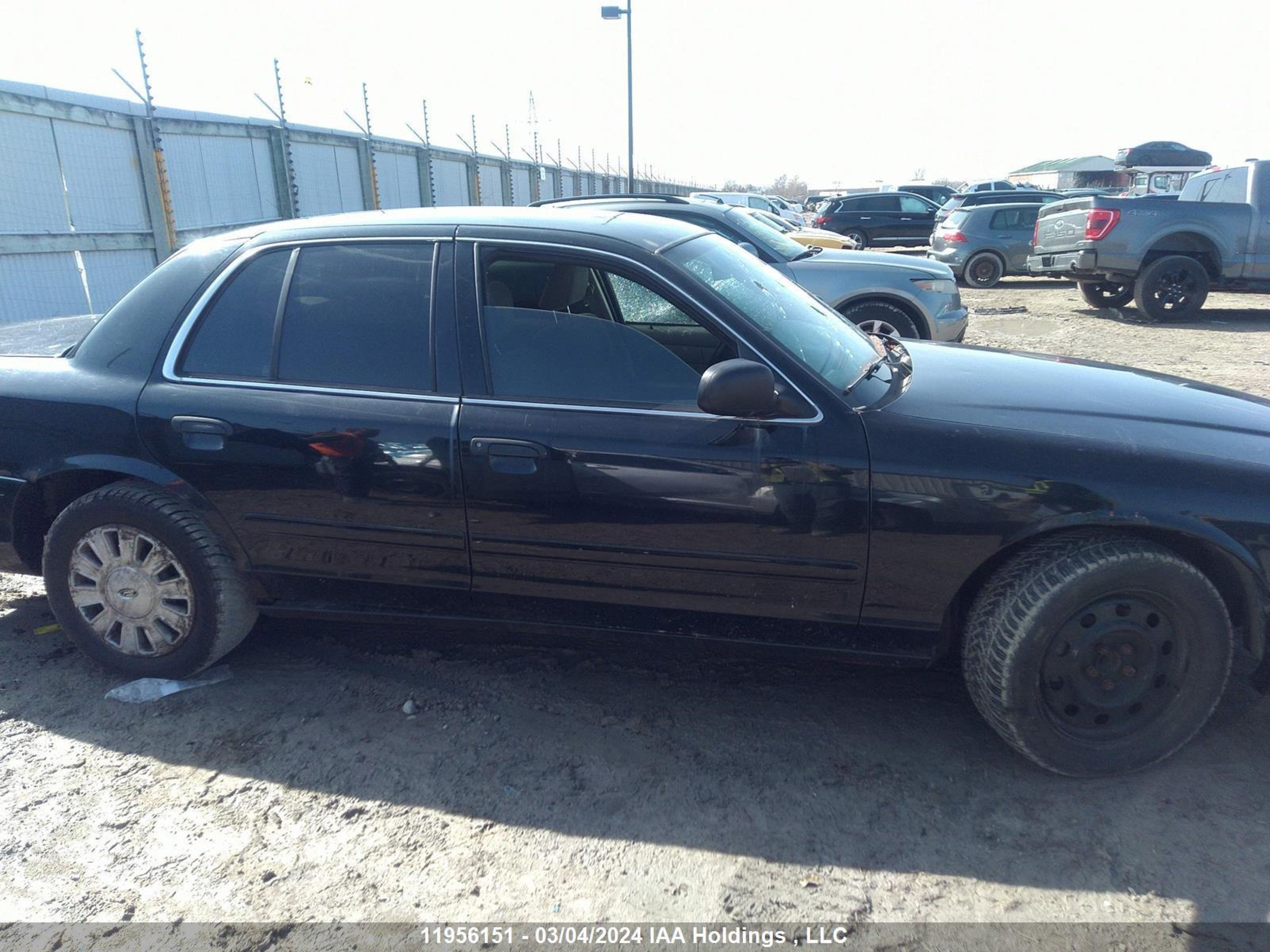 Photo 12 VIN: 2FAHP71WX7X134039 - FORD CROWN VICTORIA 