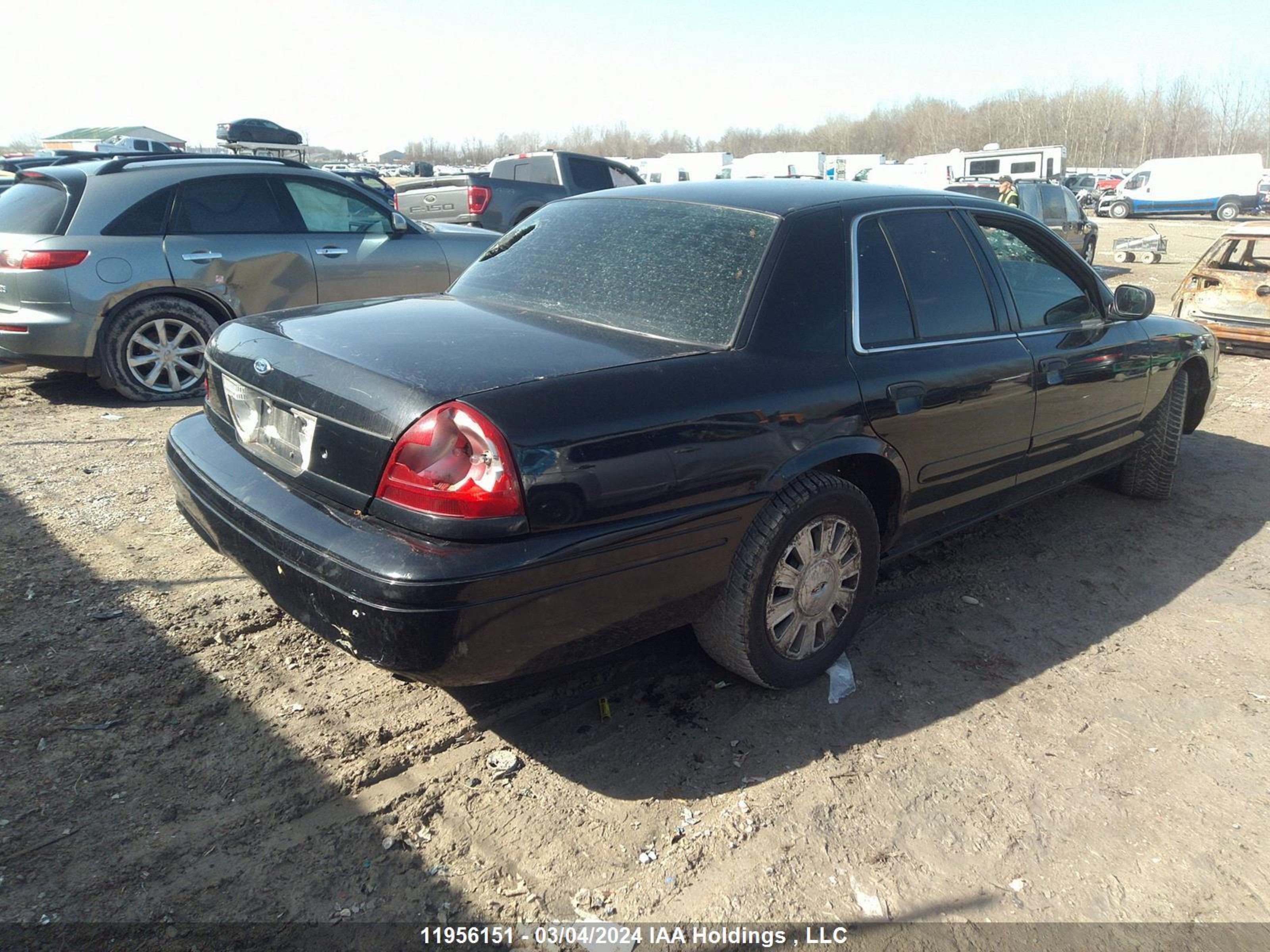 Photo 3 VIN: 2FAHP71WX7X134039 - FORD CROWN VICTORIA 