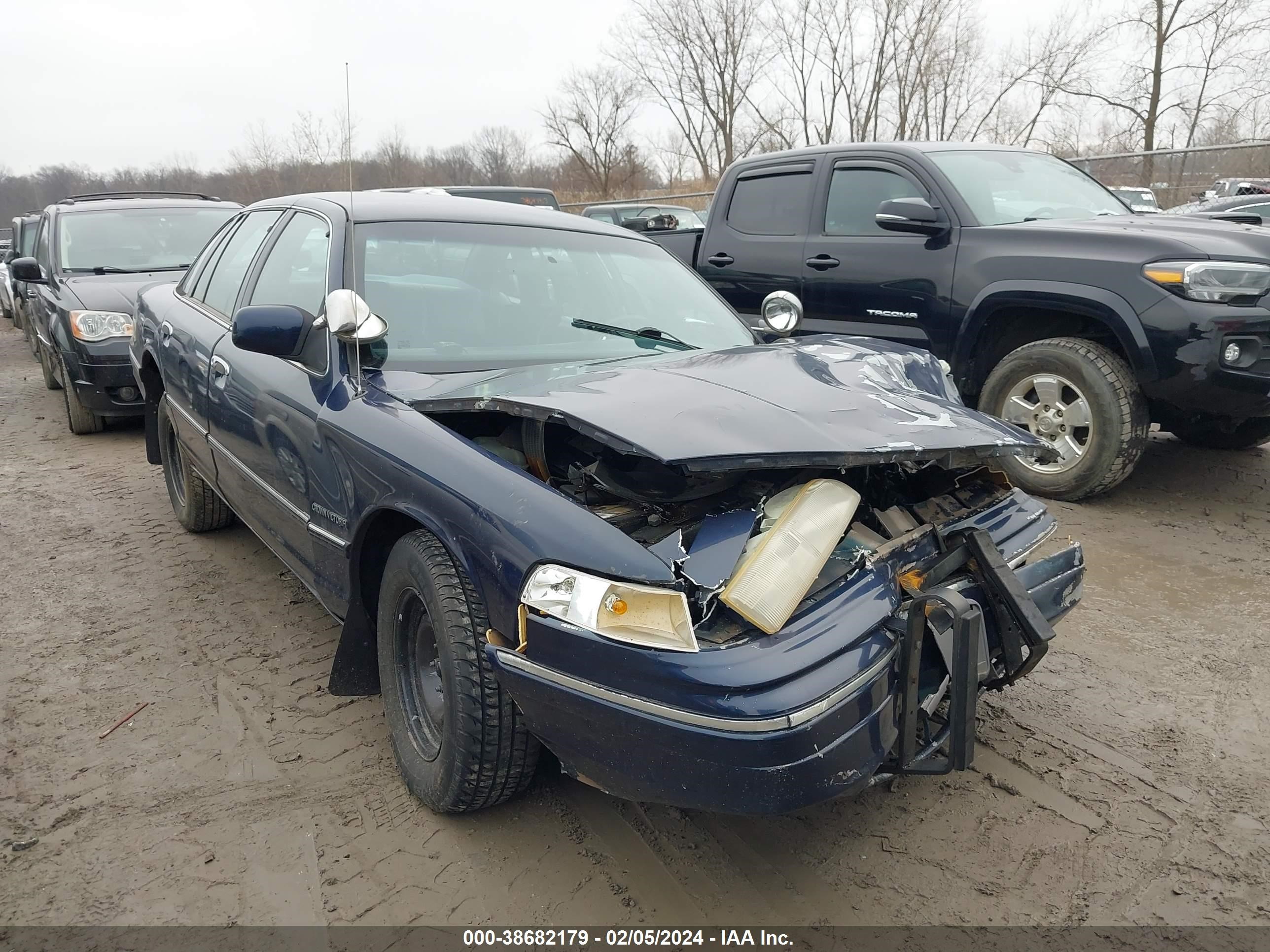 Photo 12 VIN: 2FALP71W7RX205274 - FORD CROWN VICTORIA 