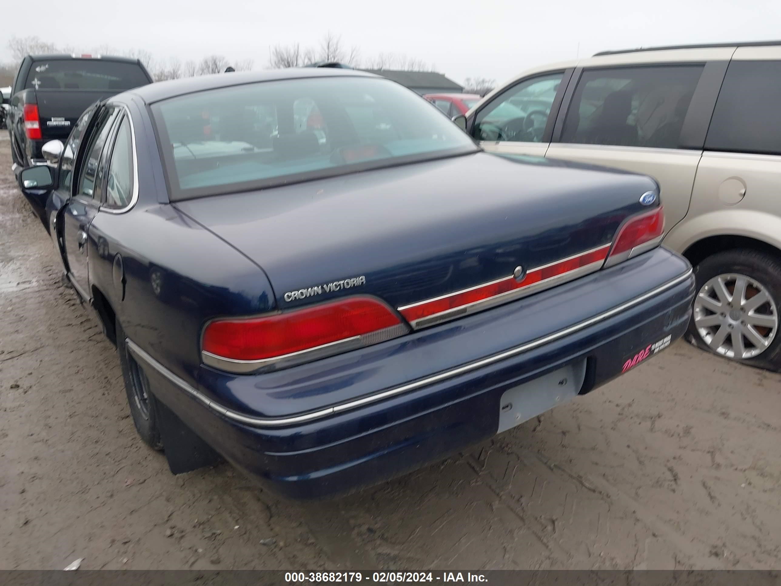 Photo 15 VIN: 2FALP71W7RX205274 - FORD CROWN VICTORIA 