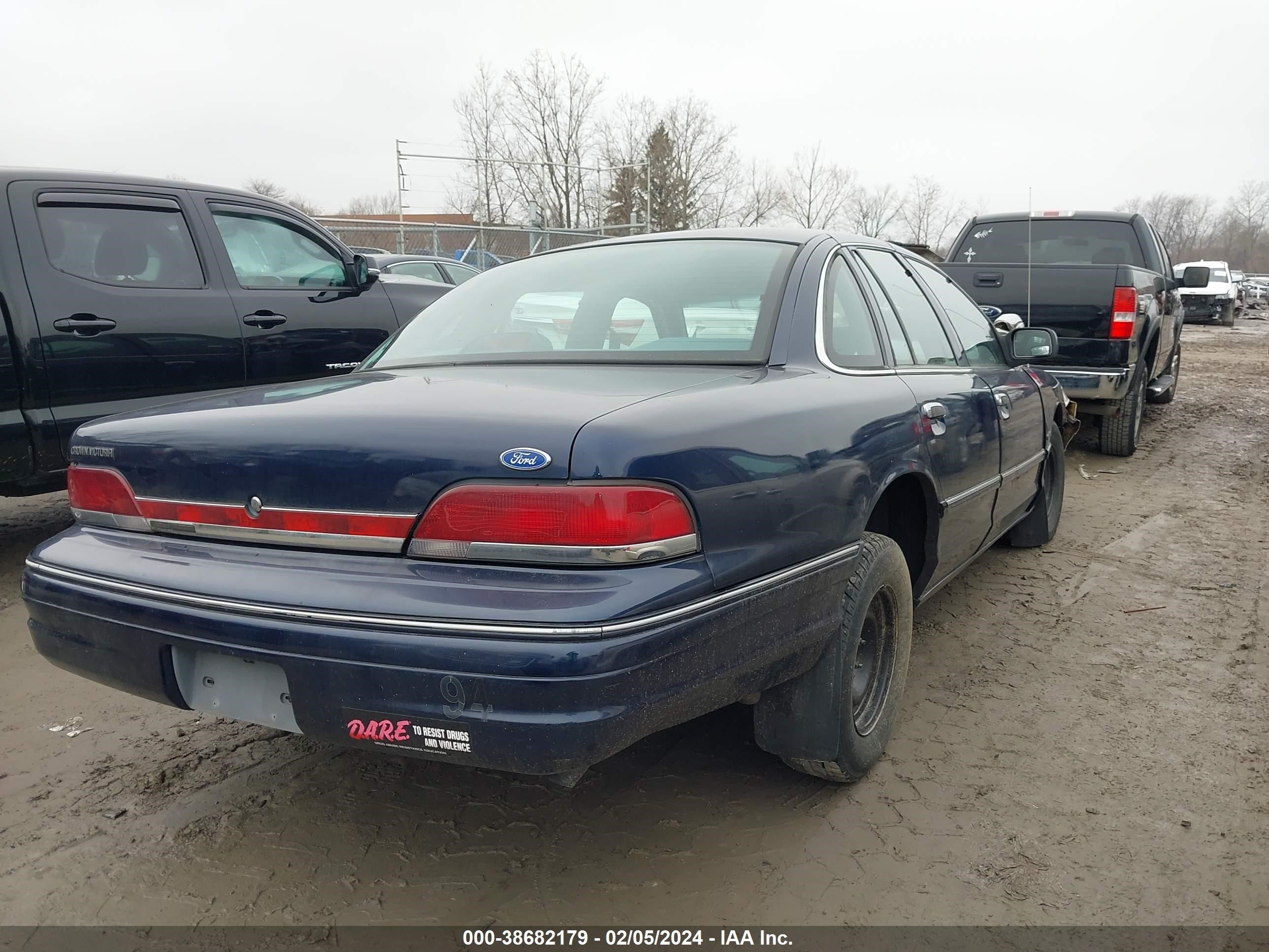 Photo 3 VIN: 2FALP71W7RX205274 - FORD CROWN VICTORIA 