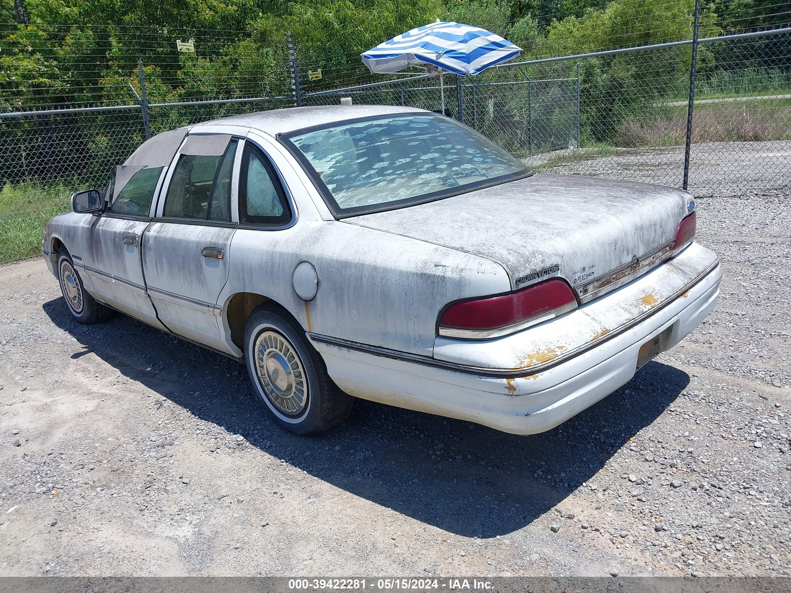 Photo 2 VIN: 2FALP71WXPX171876 - FORD CROWN VICTORIA 