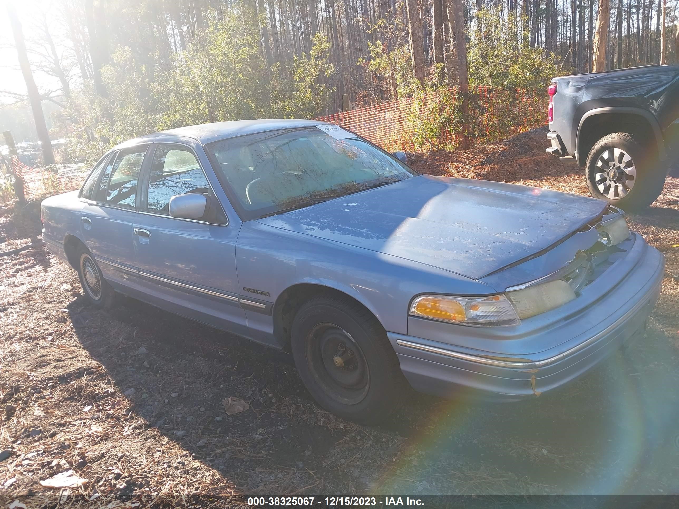 Photo 0 VIN: 2FALP73W0SX111840 - FORD CROWN VICTORIA 