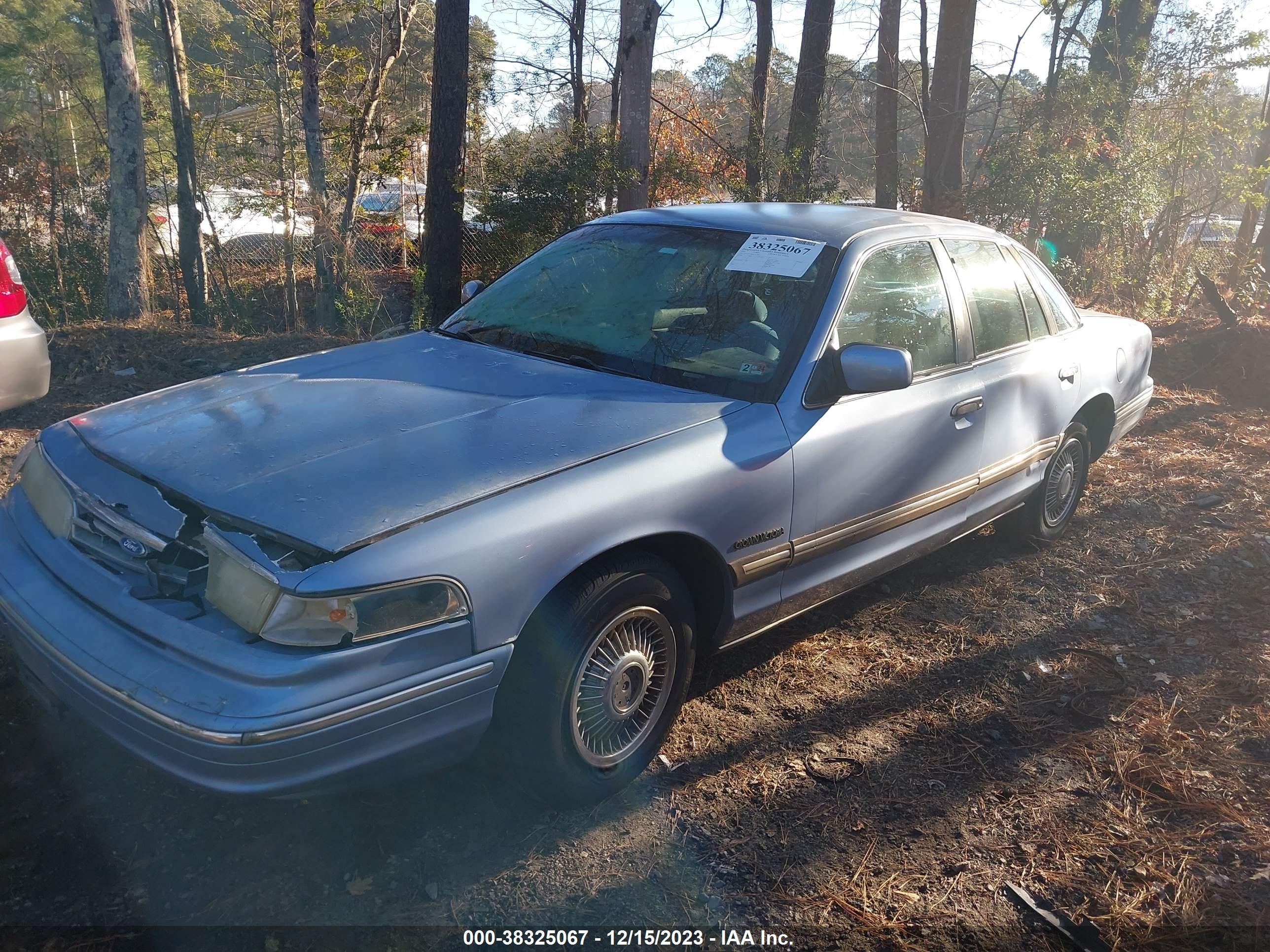 Photo 1 VIN: 2FALP73W0SX111840 - FORD CROWN VICTORIA 