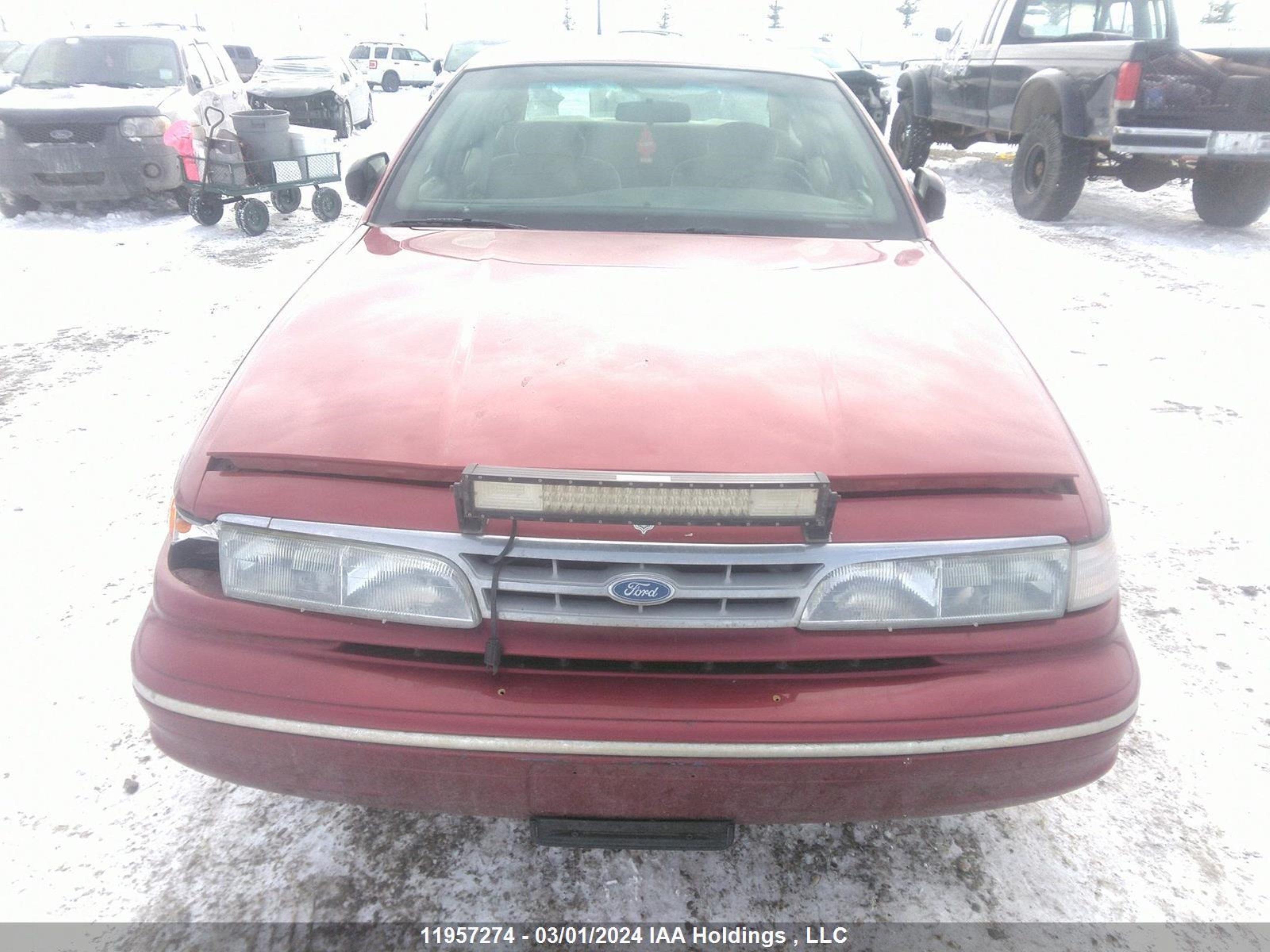 Photo 12 VIN: 2FALP73W2VX132600 - FORD CROWN VICTORIA 