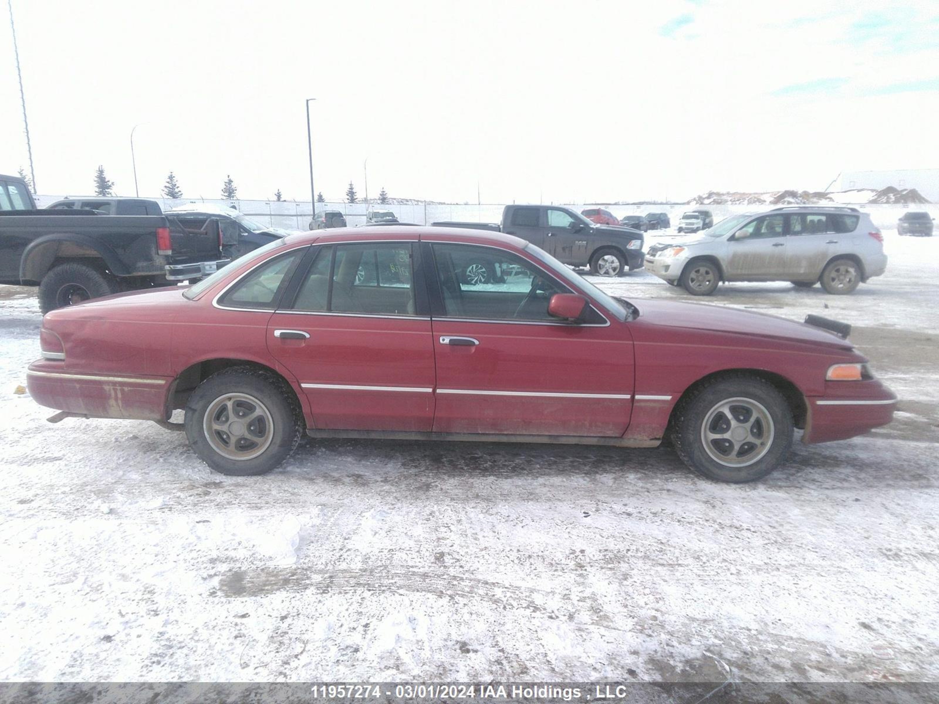 Photo 13 VIN: 2FALP73W2VX132600 - FORD CROWN VICTORIA 