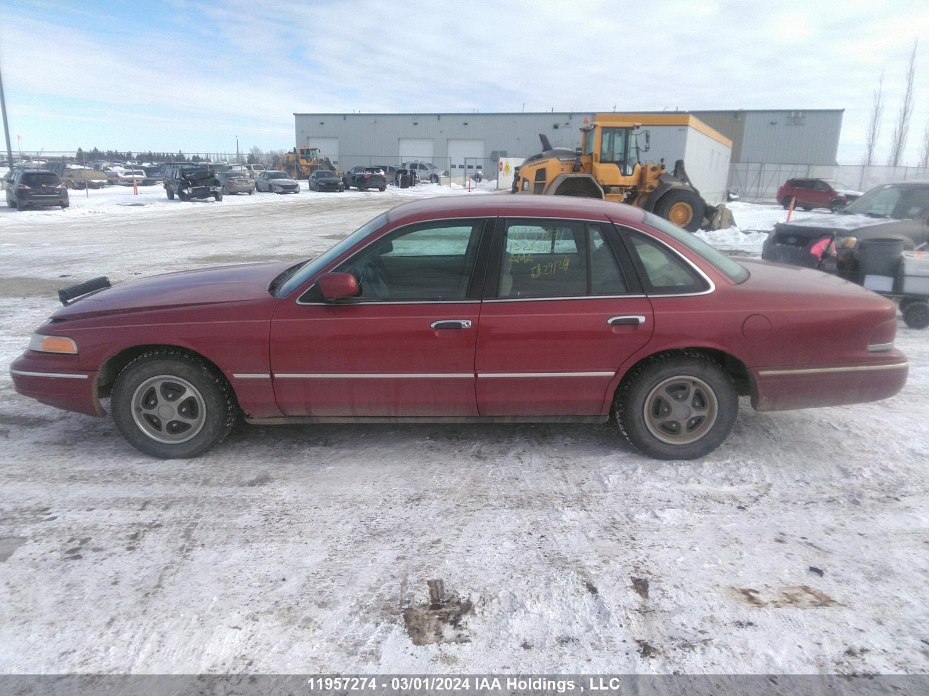 Photo 14 VIN: 2FALP73W2VX132600 - FORD CROWN VICTORIA 