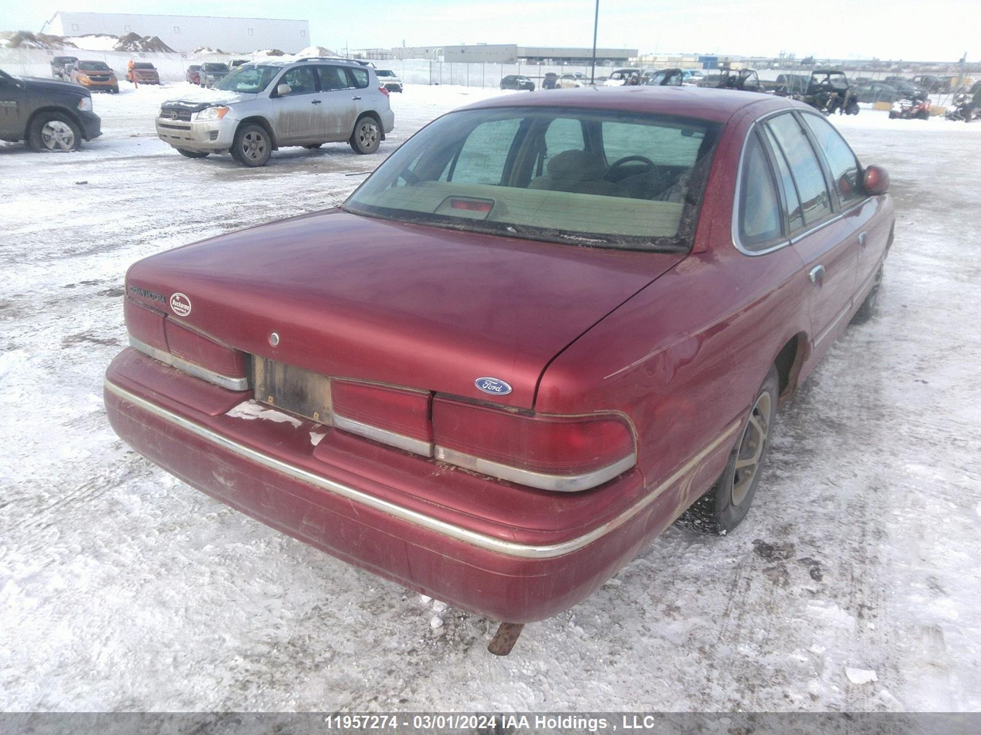 Photo 3 VIN: 2FALP73W2VX132600 - FORD CROWN VICTORIA 