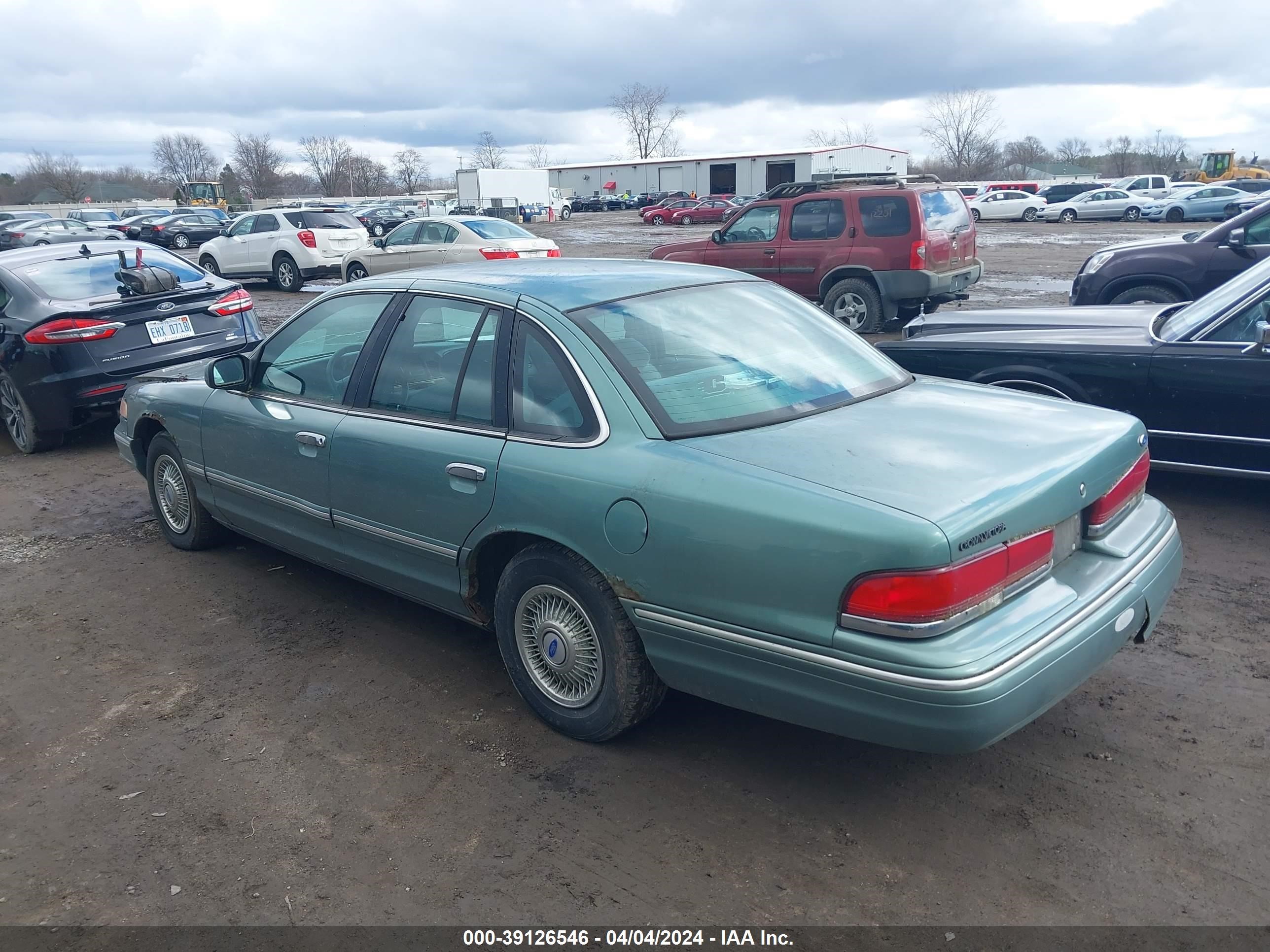 Photo 2 VIN: 2FALP73W4VX175481 - FORD CROWN VICTORIA 