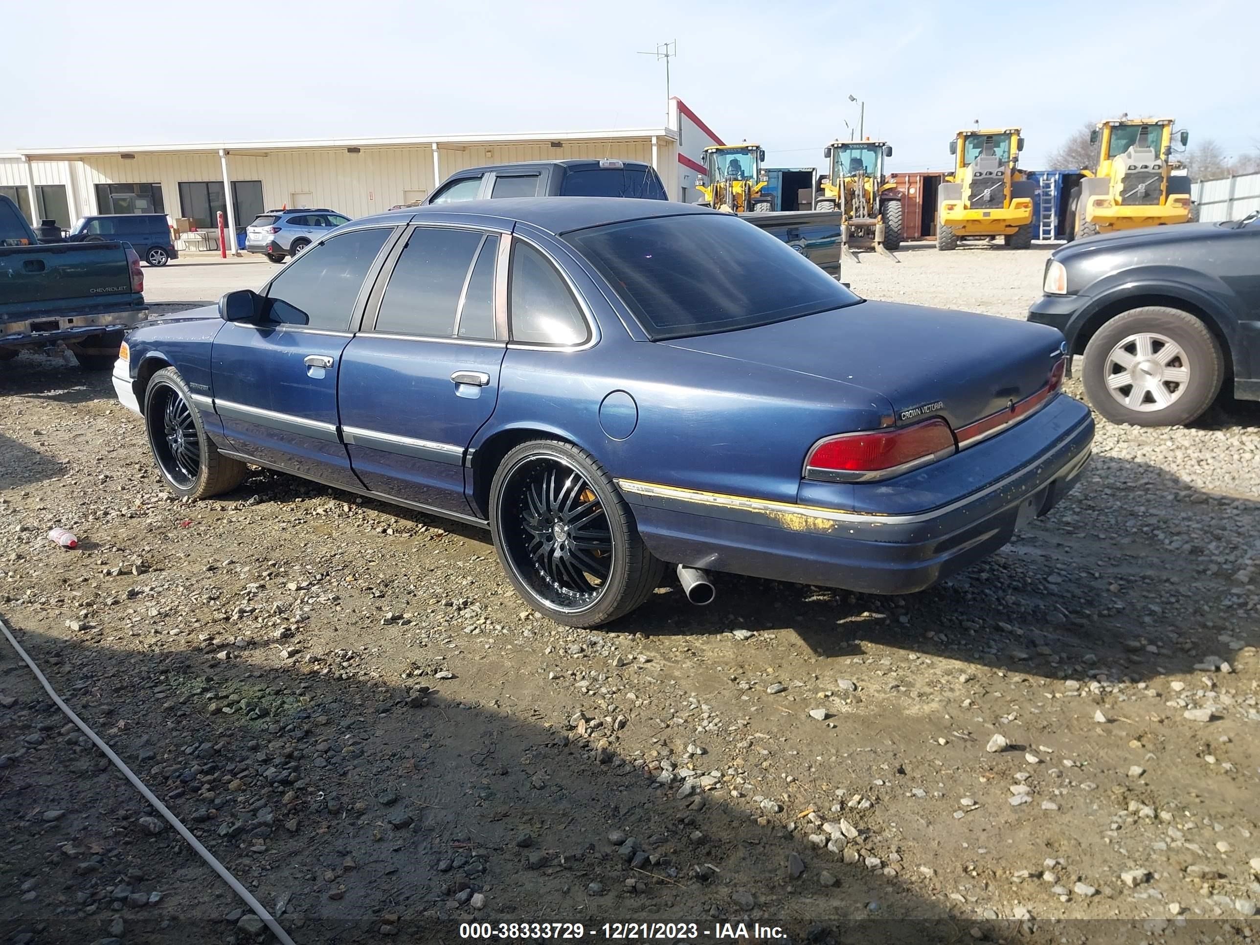 Photo 2 VIN: 2FALP73W5RX130409 - FORD CROWN VICTORIA 