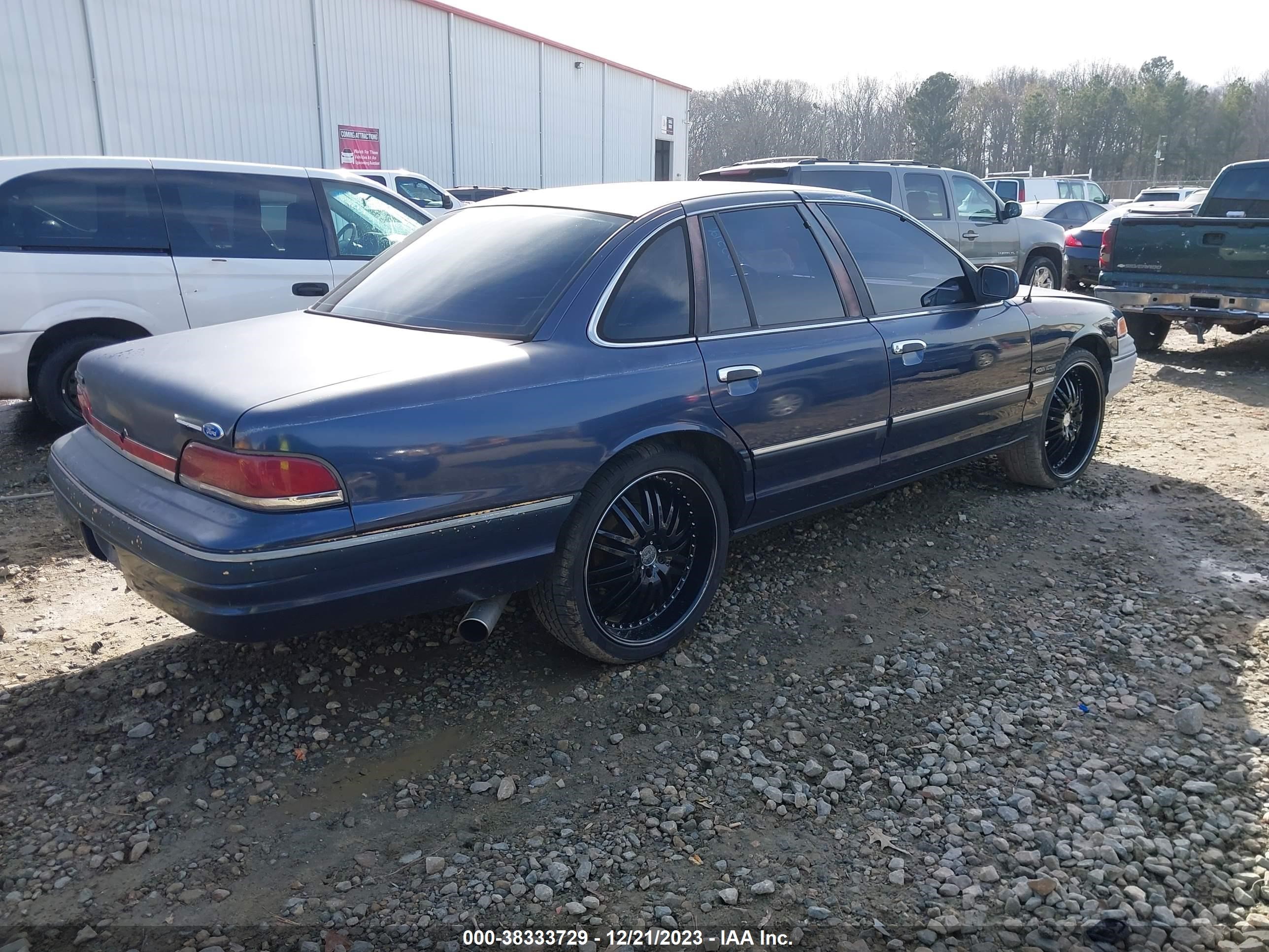 Photo 3 VIN: 2FALP73W5RX130409 - FORD CROWN VICTORIA 