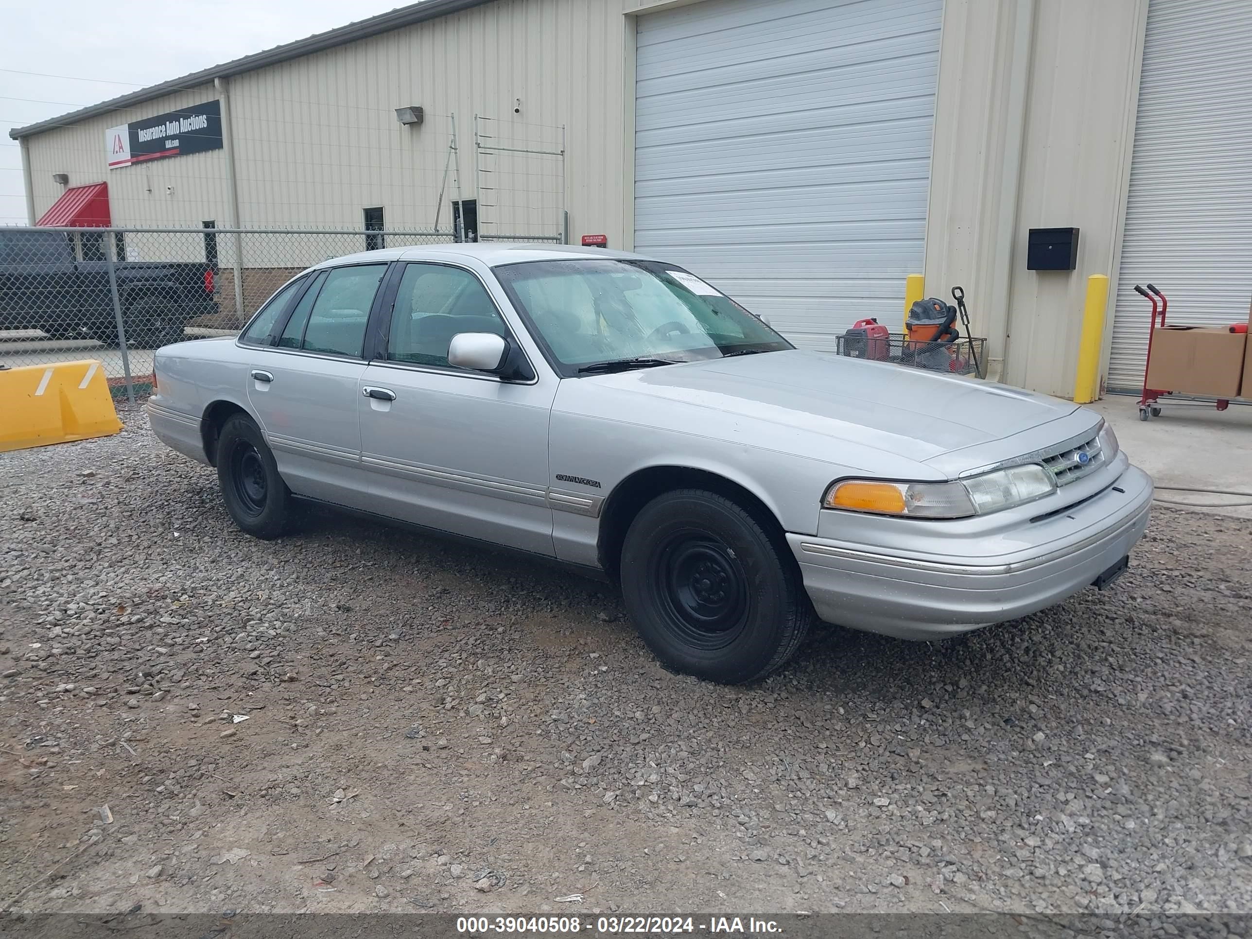 Photo 0 VIN: 2FALP73W5SX126916 - FORD CROWN VICTORIA 