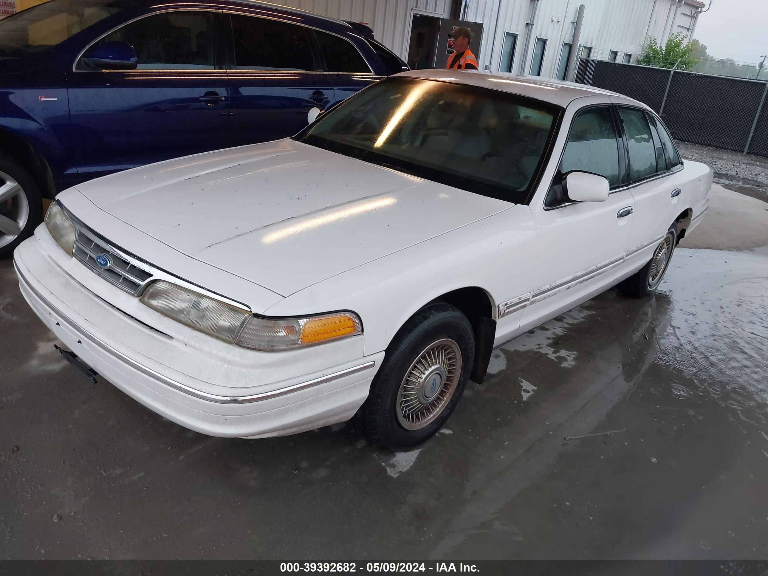 Photo 1 VIN: 2FALP73W7TX213444 - FORD CROWN VICTORIA 