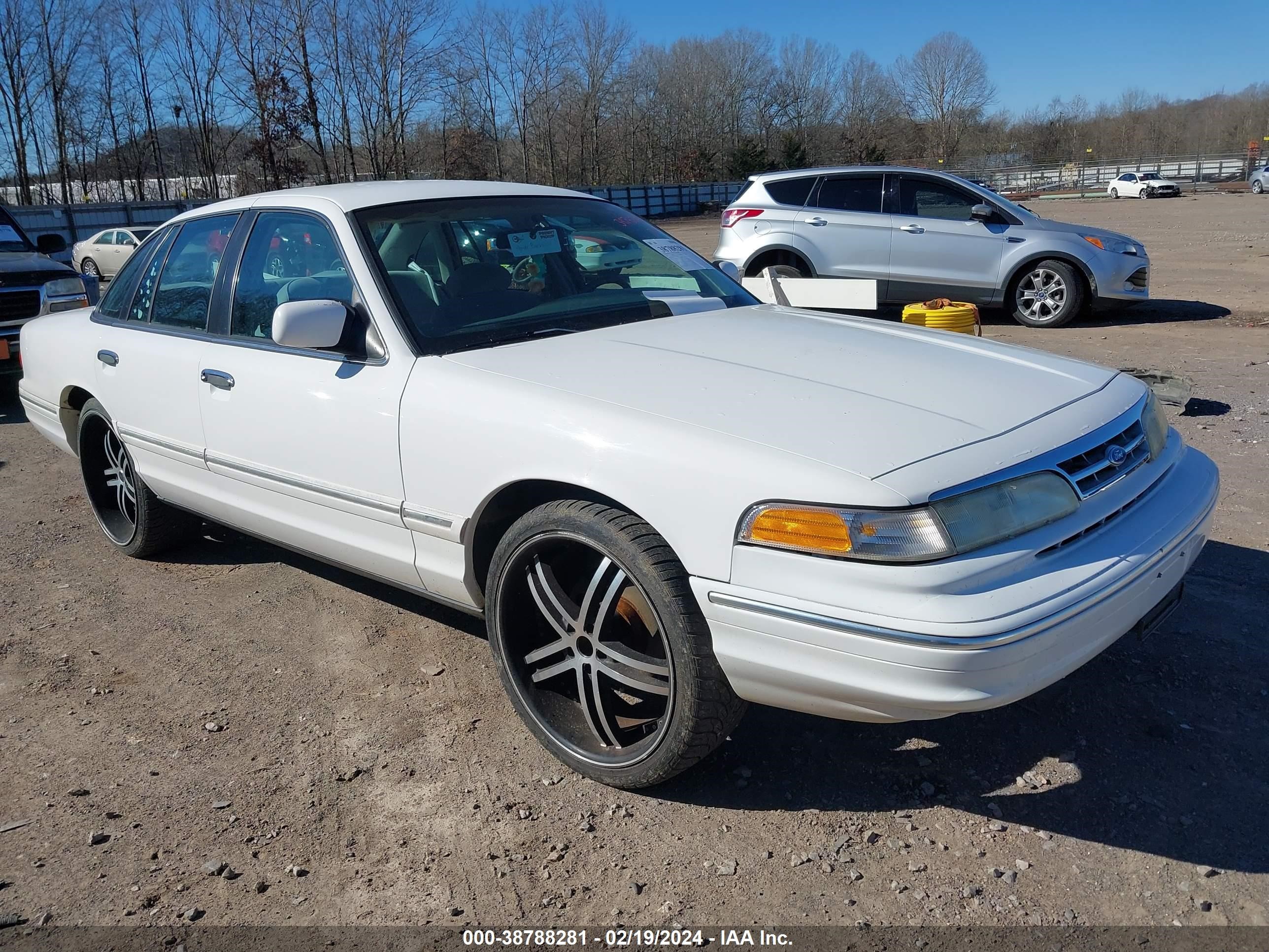 Photo 0 VIN: 2FALP73W7VX227282 - FORD CROWN VICTORIA 