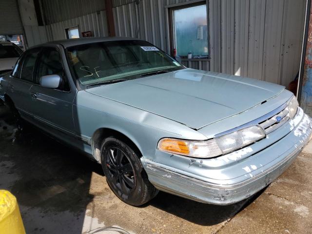 Photo 3 VIN: 2FALP73W9TX183959 - FORD CROWN VICT 