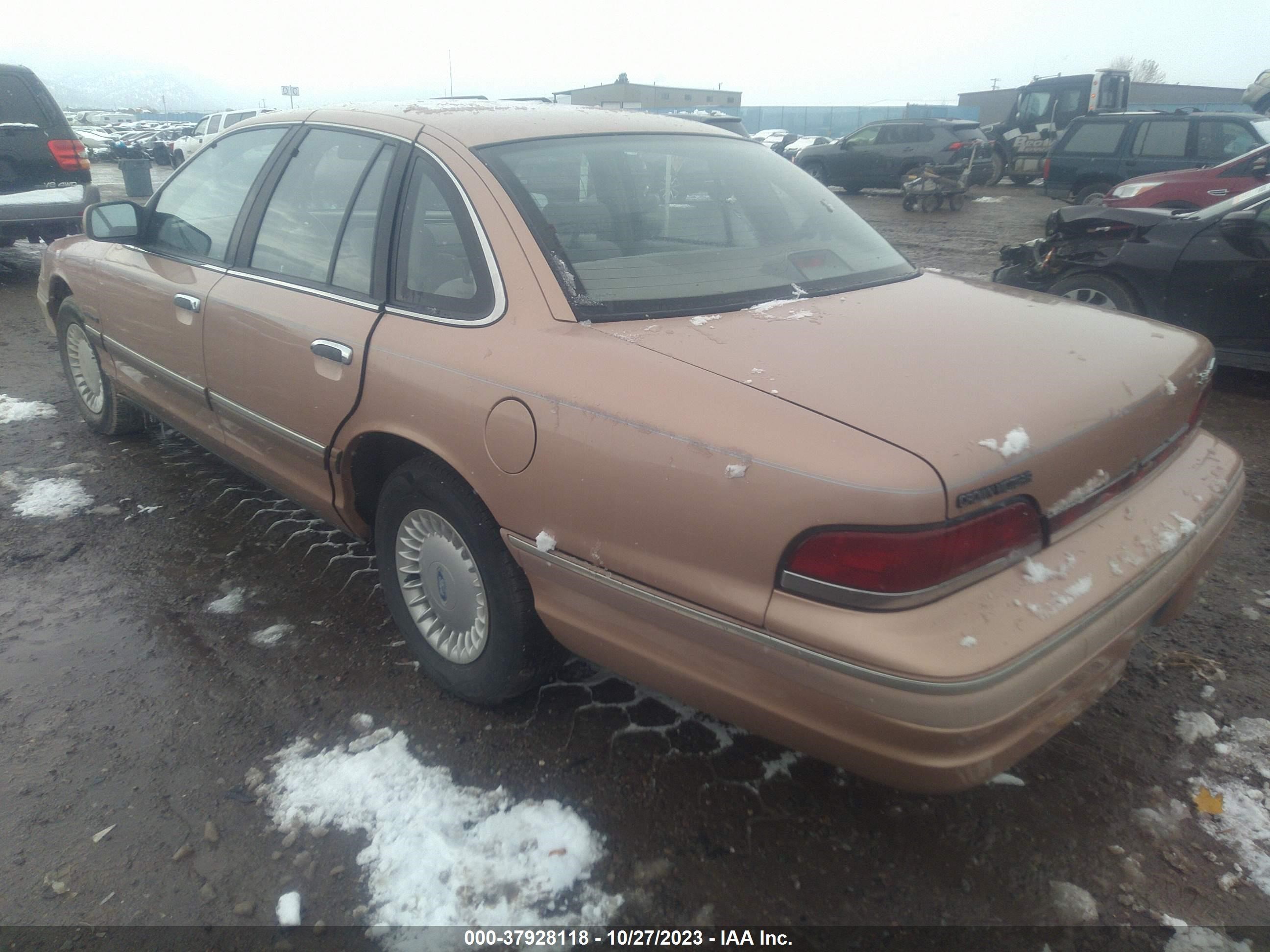 Photo 2 VIN: 2FALP73WXRX127473 - FORD CROWN VICTORIA 