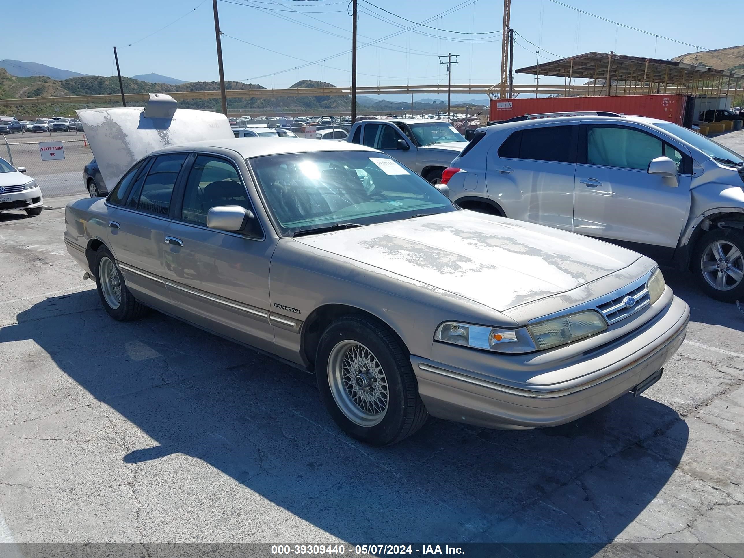 Photo 0 VIN: 2FALP74W0SX146148 - FORD CROWN VICTORIA 