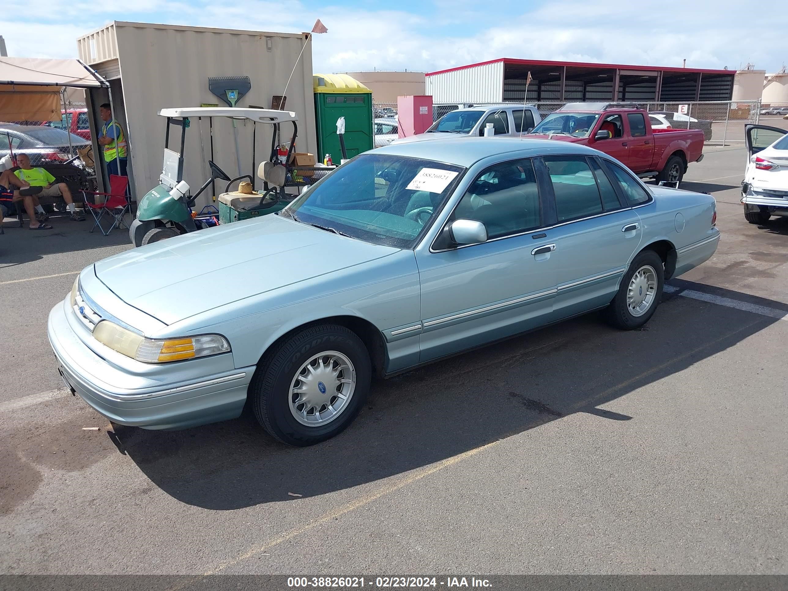 Photo 1 VIN: 2FALP74W0TX164392 - FORD CROWN VICTORIA 