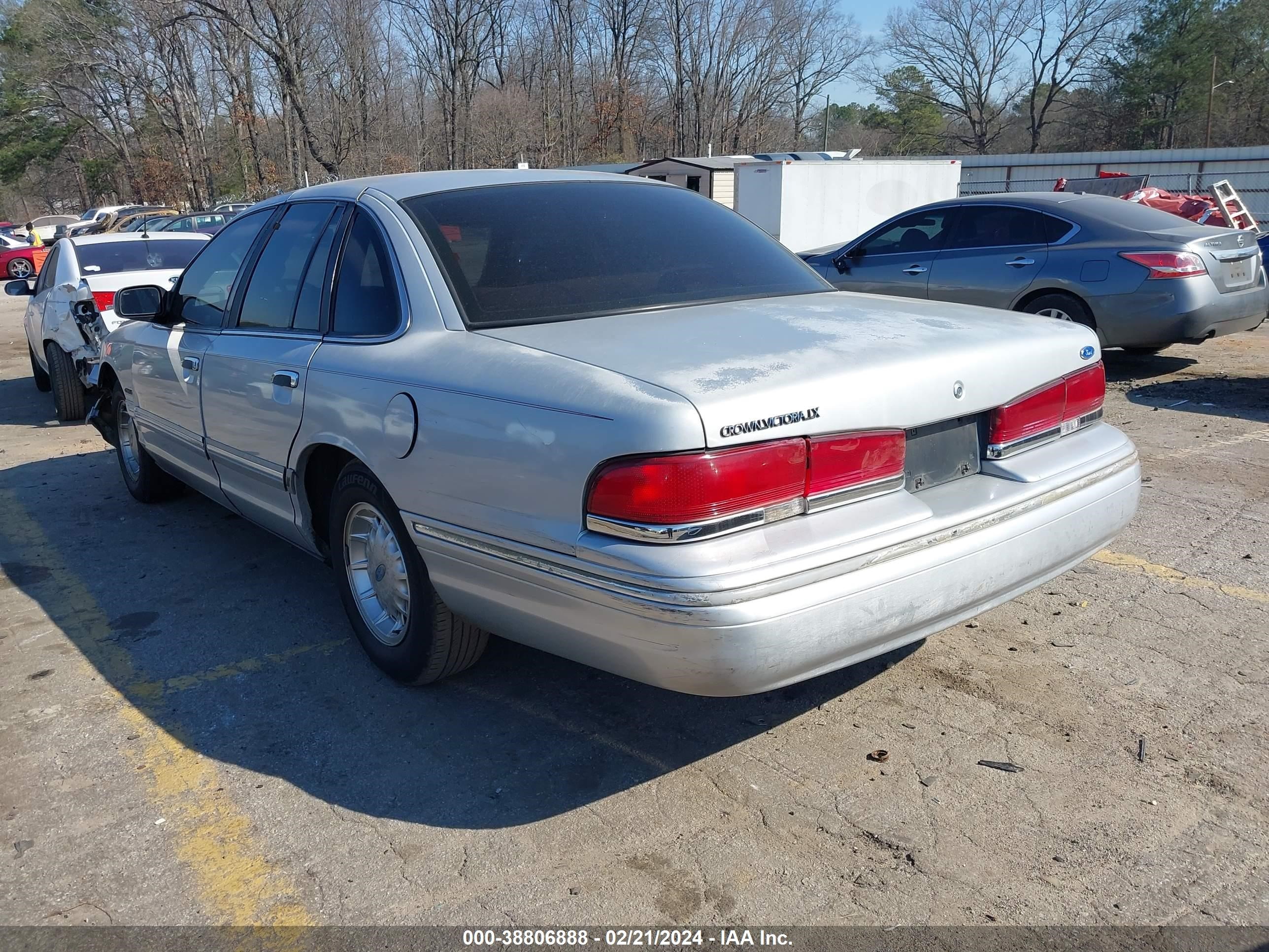 Photo 2 VIN: 2FALP74W1SX140620 - FORD CROWN VICTORIA 