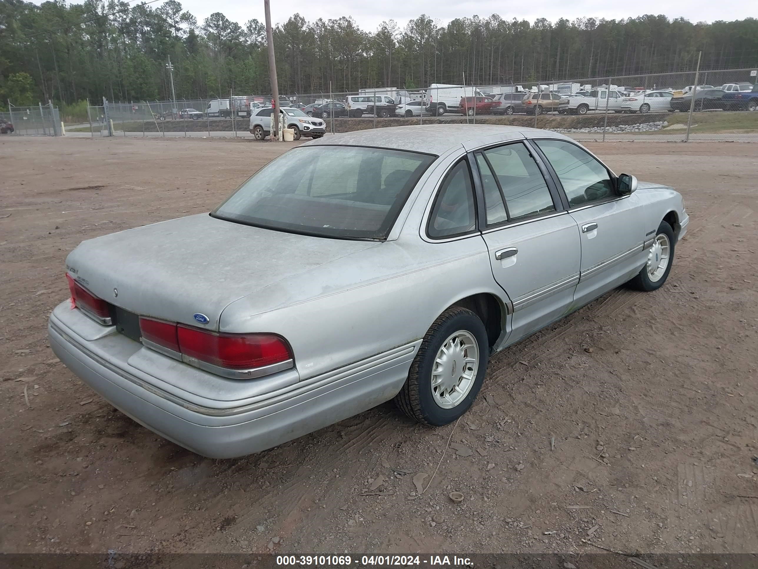 Photo 3 VIN: 2FALP74W2SX188210 - FORD CROWN VICTORIA 