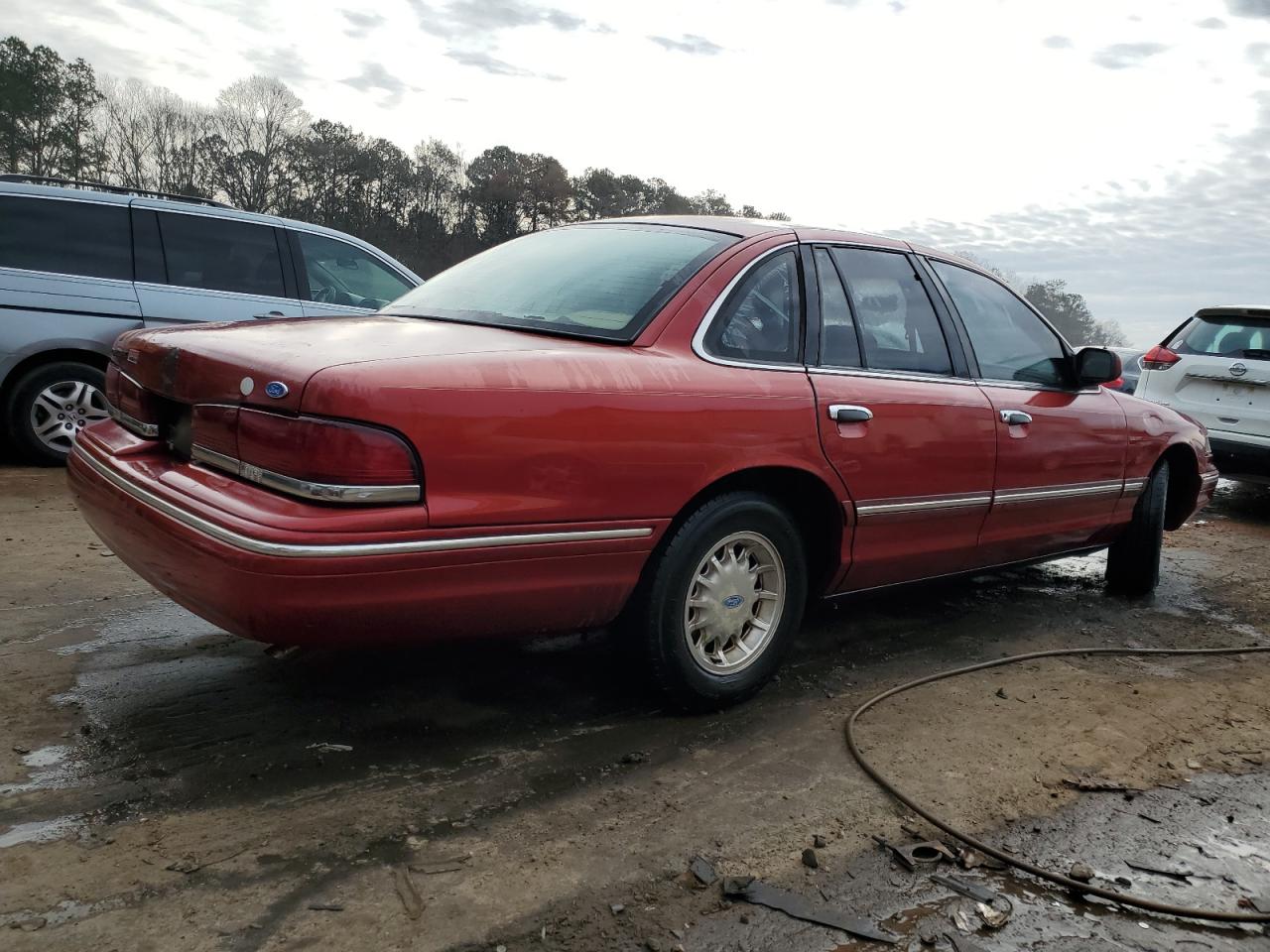 Photo 2 VIN: 2FALP74W3VX154961 - FORD CROWN VICTORIA 