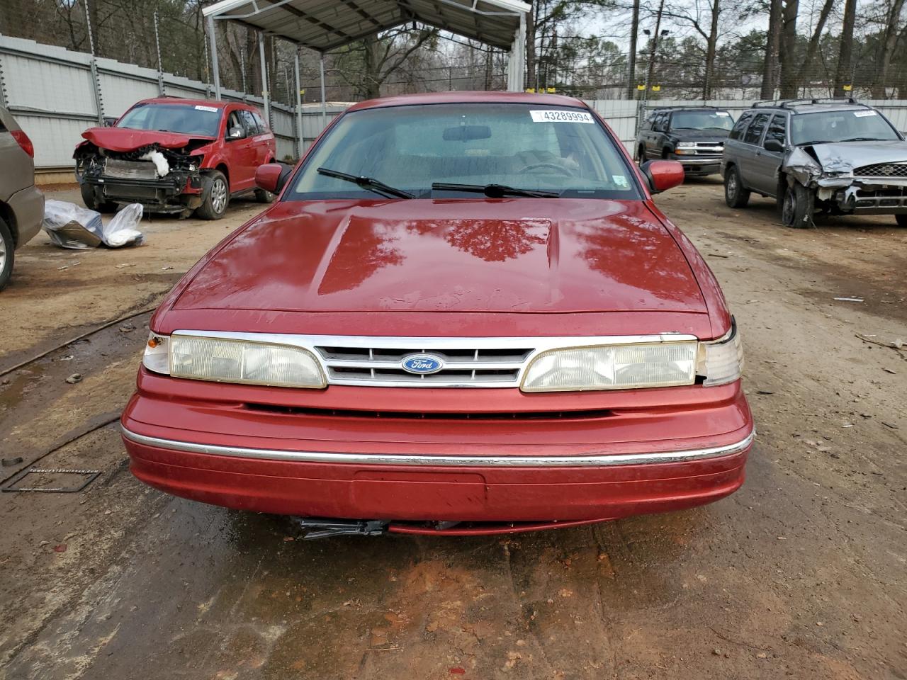 Photo 4 VIN: 2FALP74W3VX154961 - FORD CROWN VICTORIA 