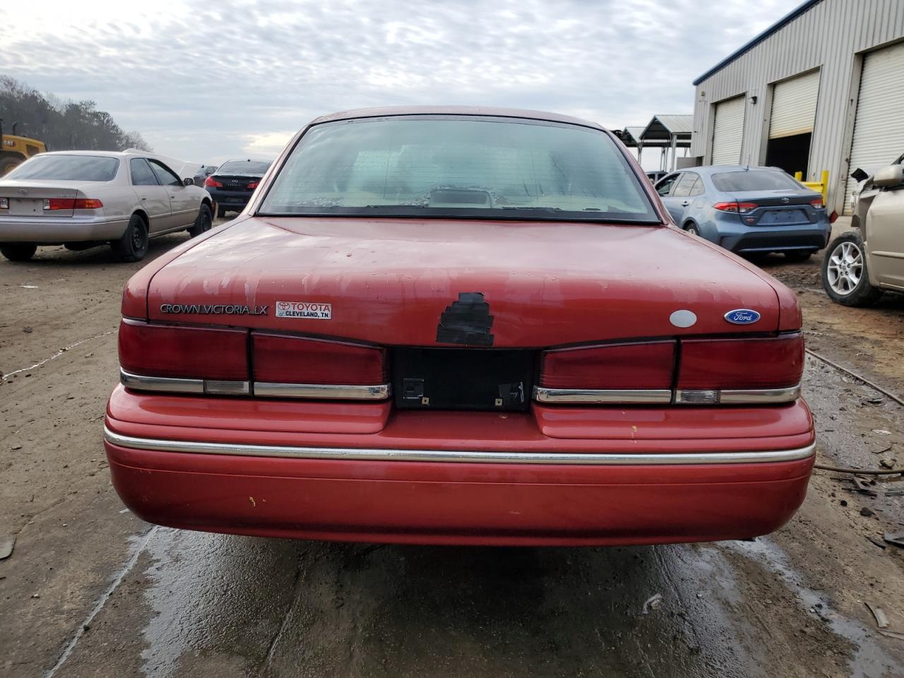 Photo 5 VIN: 2FALP74W3VX154961 - FORD CROWN VICTORIA 