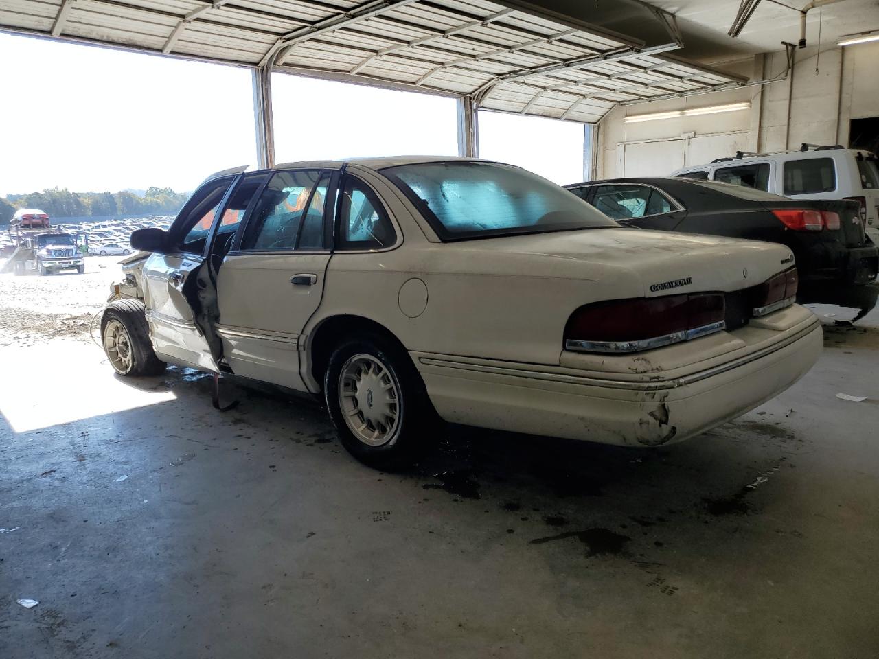 Photo 1 VIN: 2FALP74W5TX194522 - FORD CROWN VICTORIA 