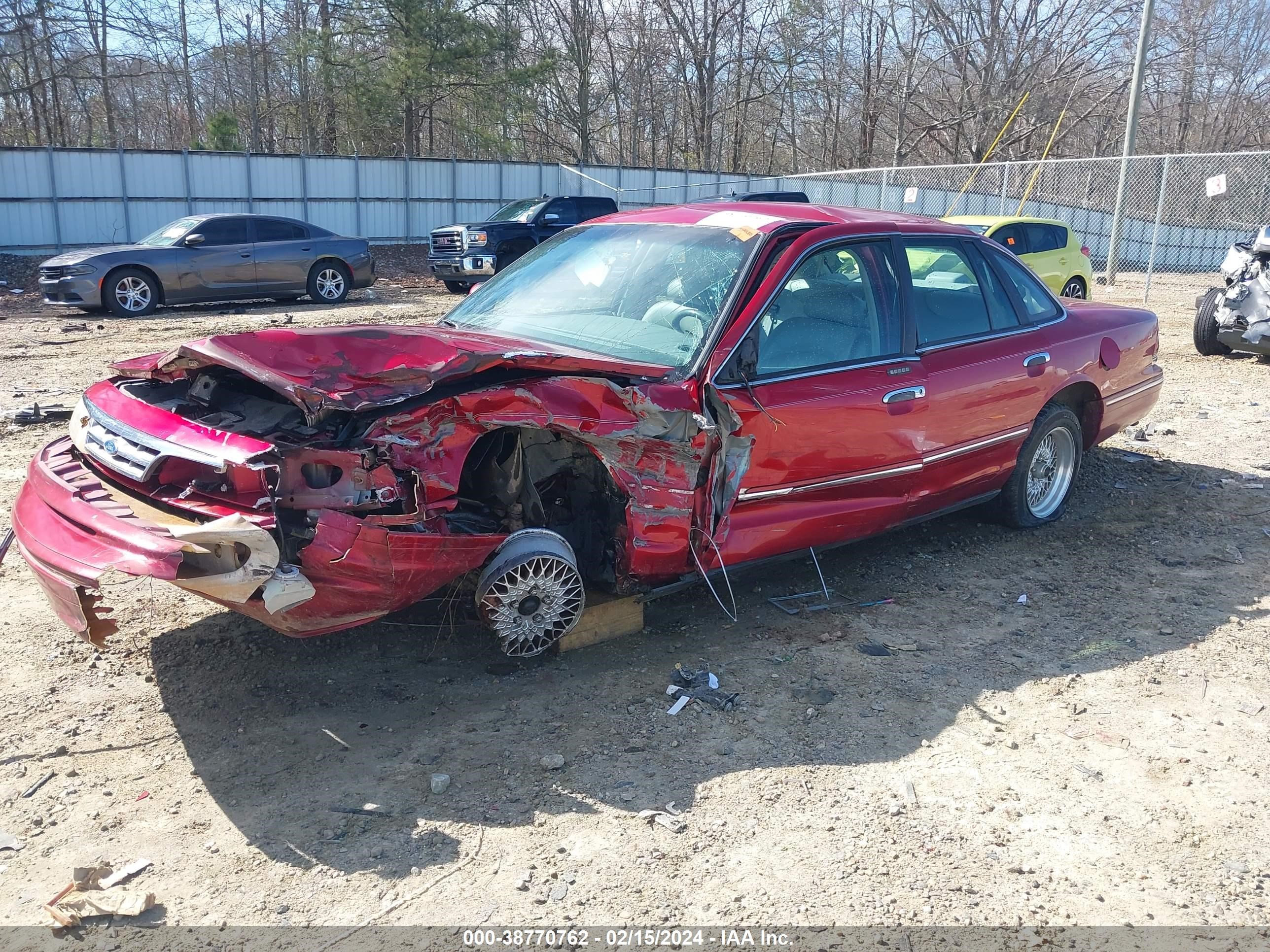 Photo 1 VIN: 2FALP74W5TX209083 - FORD CROWN VICTORIA 