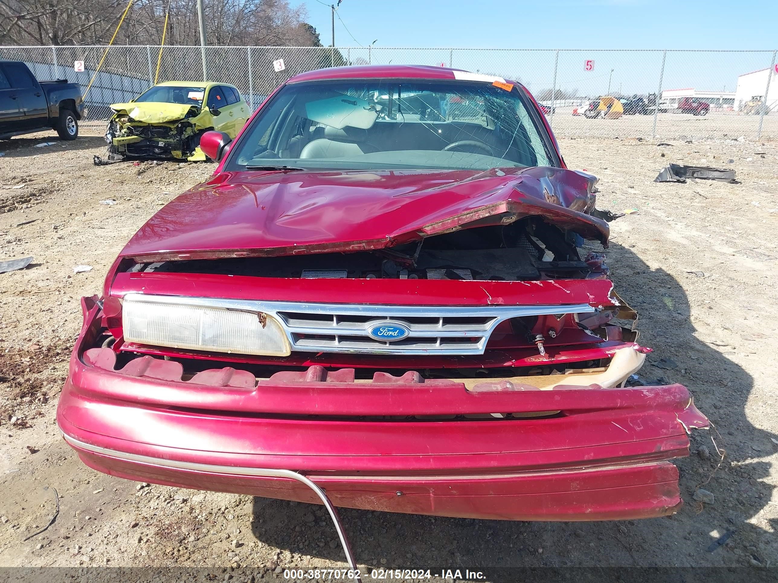 Photo 11 VIN: 2FALP74W5TX209083 - FORD CROWN VICTORIA 