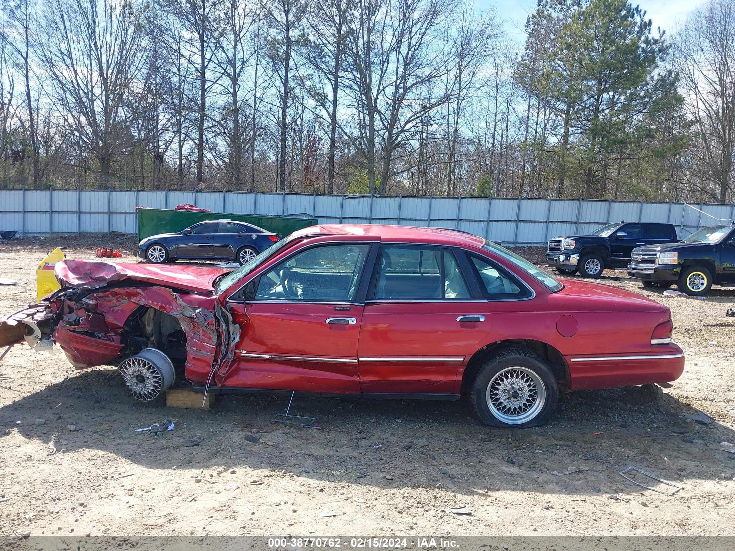 Photo 13 VIN: 2FALP74W5TX209083 - FORD CROWN VICTORIA 