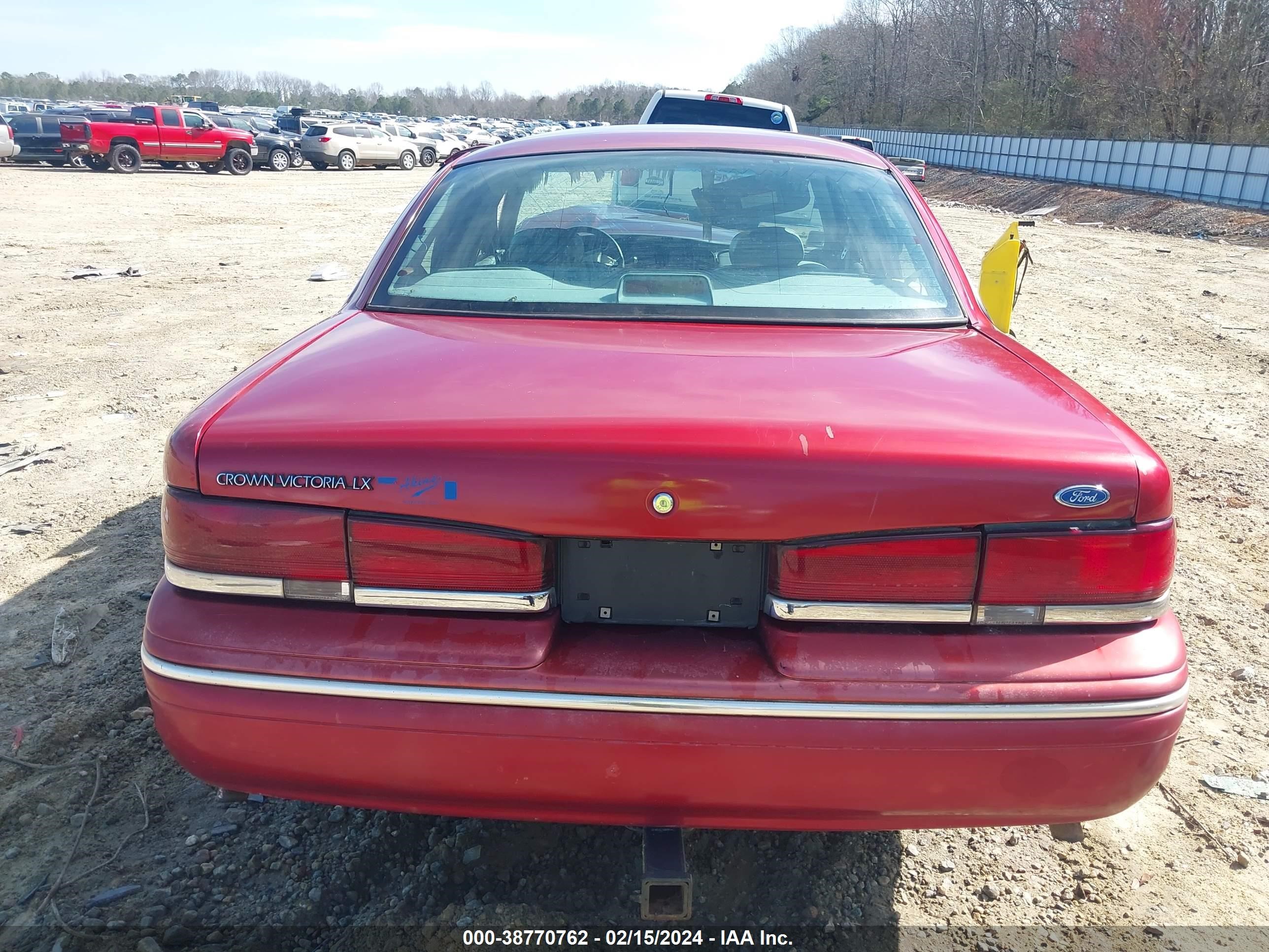 Photo 15 VIN: 2FALP74W5TX209083 - FORD CROWN VICTORIA 