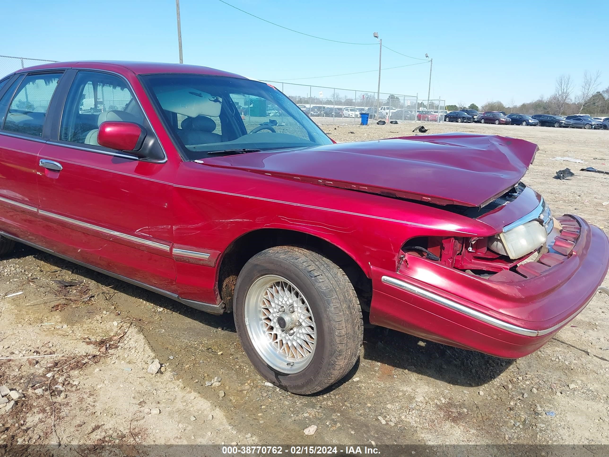 Photo 16 VIN: 2FALP74W5TX209083 - FORD CROWN VICTORIA 