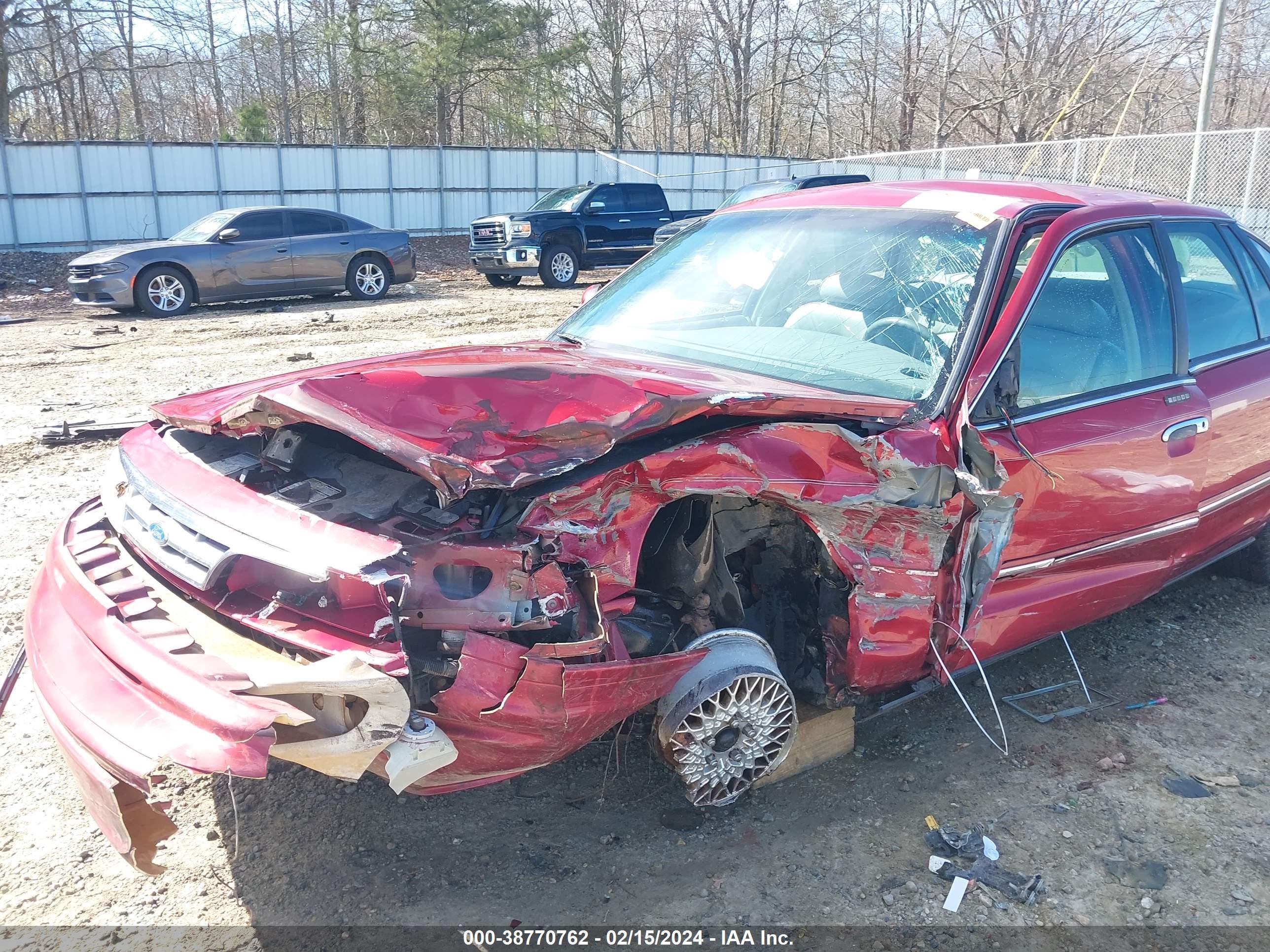 Photo 5 VIN: 2FALP74W5TX209083 - FORD CROWN VICTORIA 