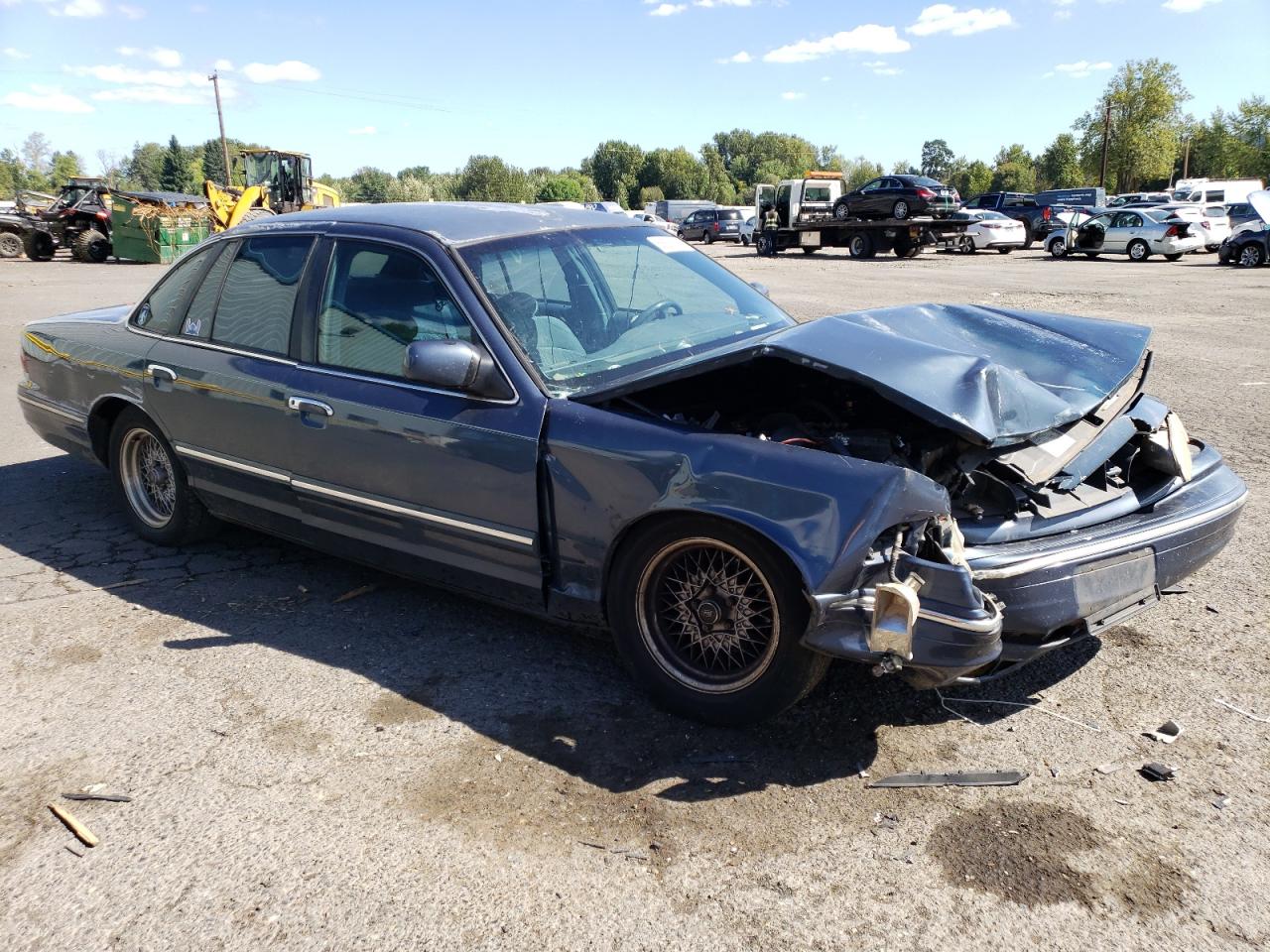 Photo 3 VIN: 2FALP74W5VX132038 - FORD CROWN VICTORIA 