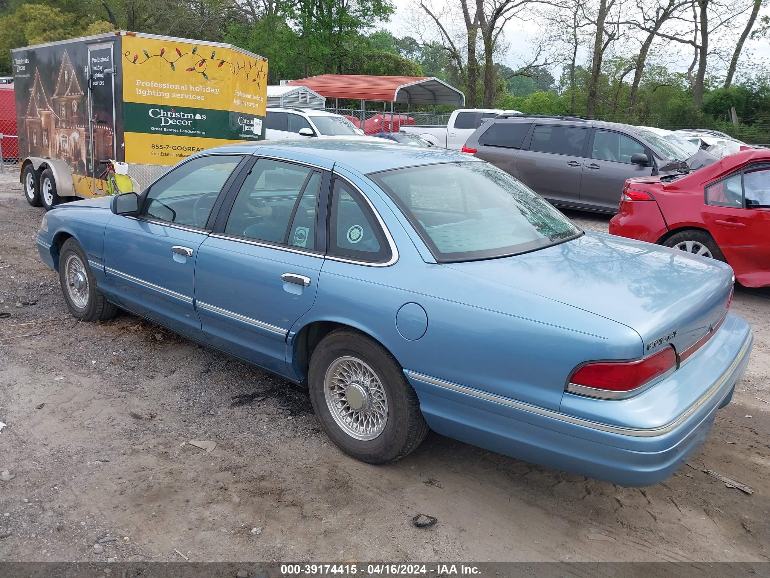 Photo 2 VIN: 2FALP74W6RX175485 - FORD CROWN VICTORIA 